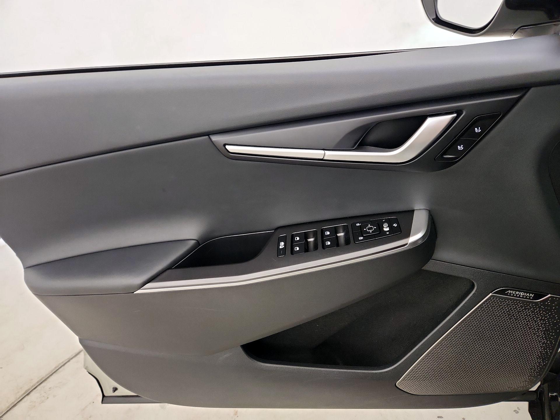 Thumbnail: 2022 Kia EV6 - 12