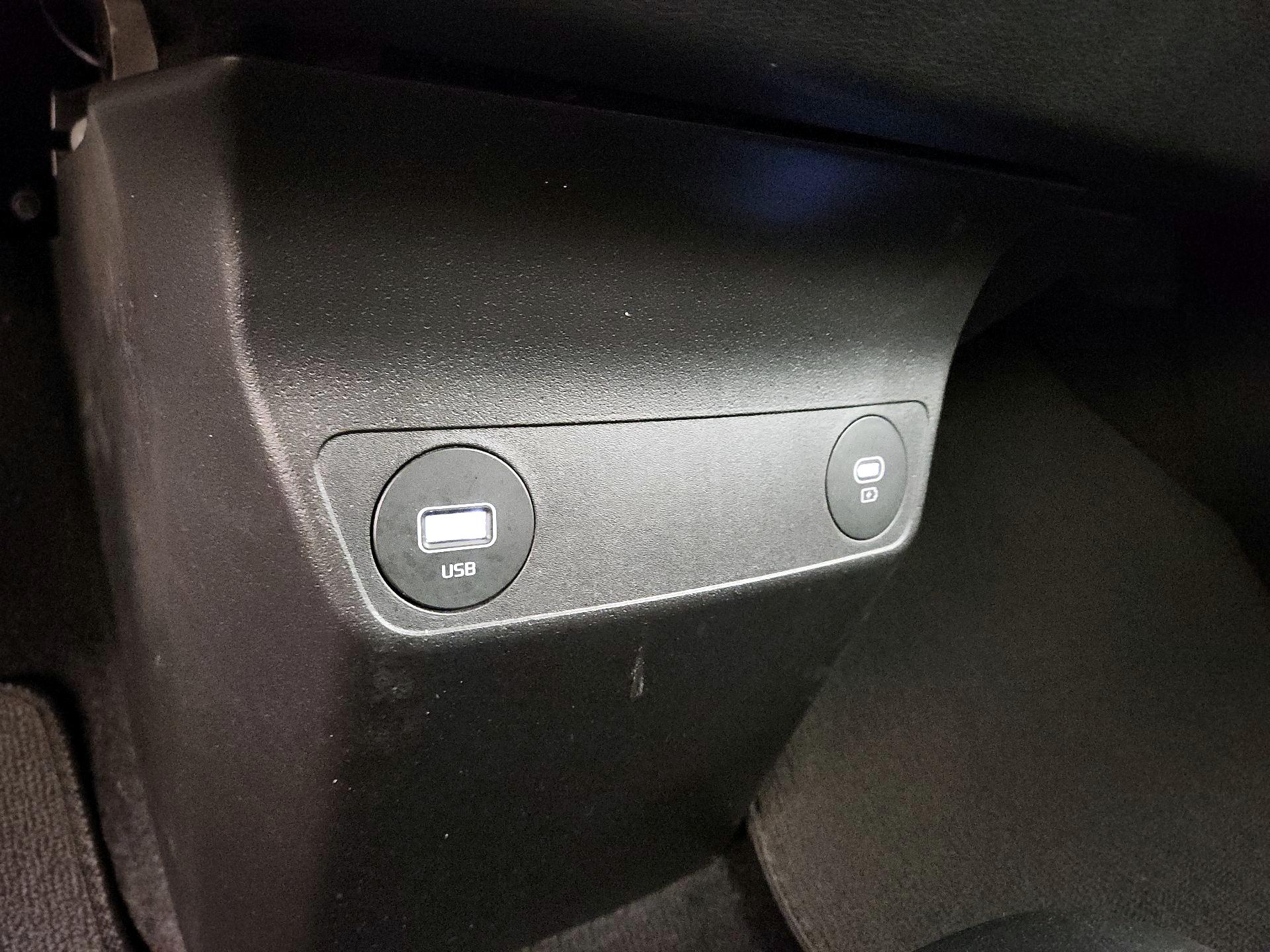 Thumbnail: 2022 Kia EV6 - 19