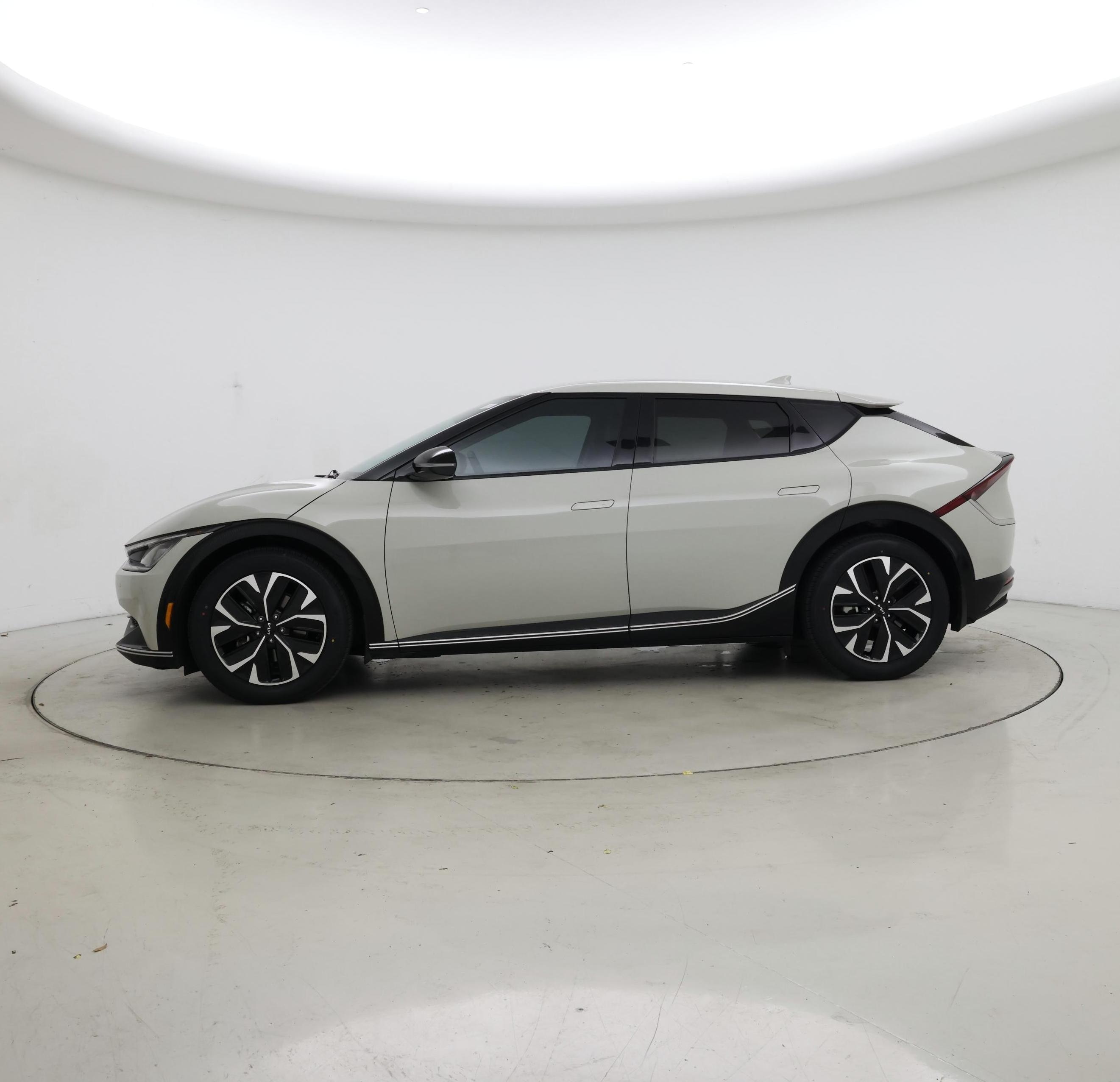 Thumbnail: 2022 Kia EV6 - 3
