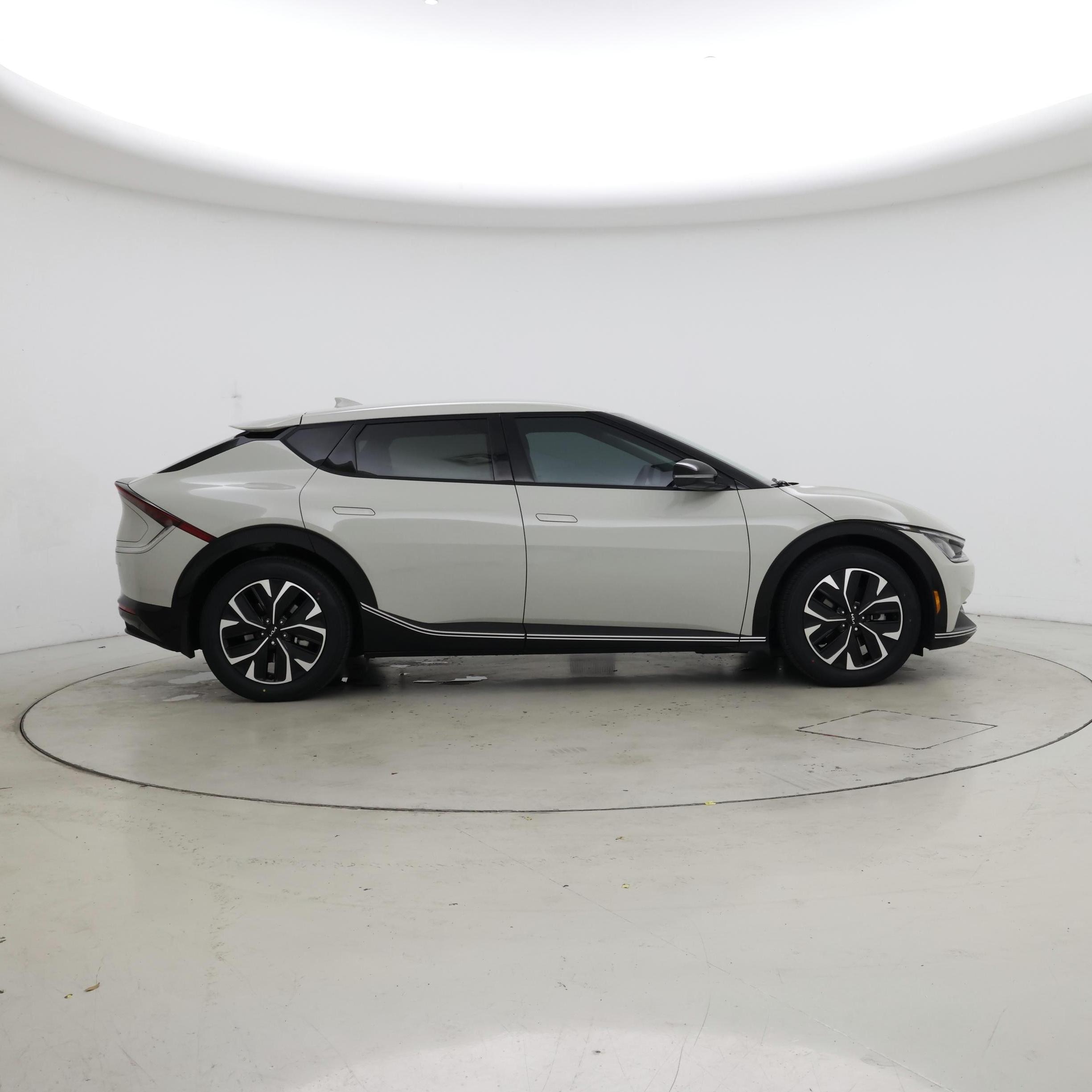 Thumbnail: 2022 Kia EV6 - 7