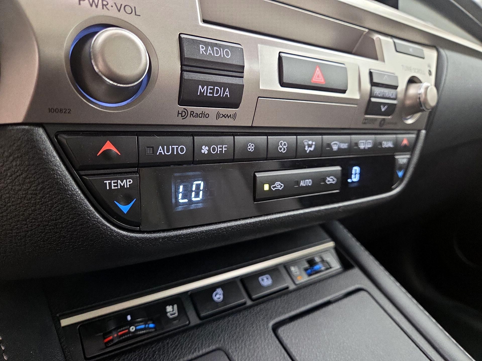 Thumbnail: 2018 Lexus ES - 16