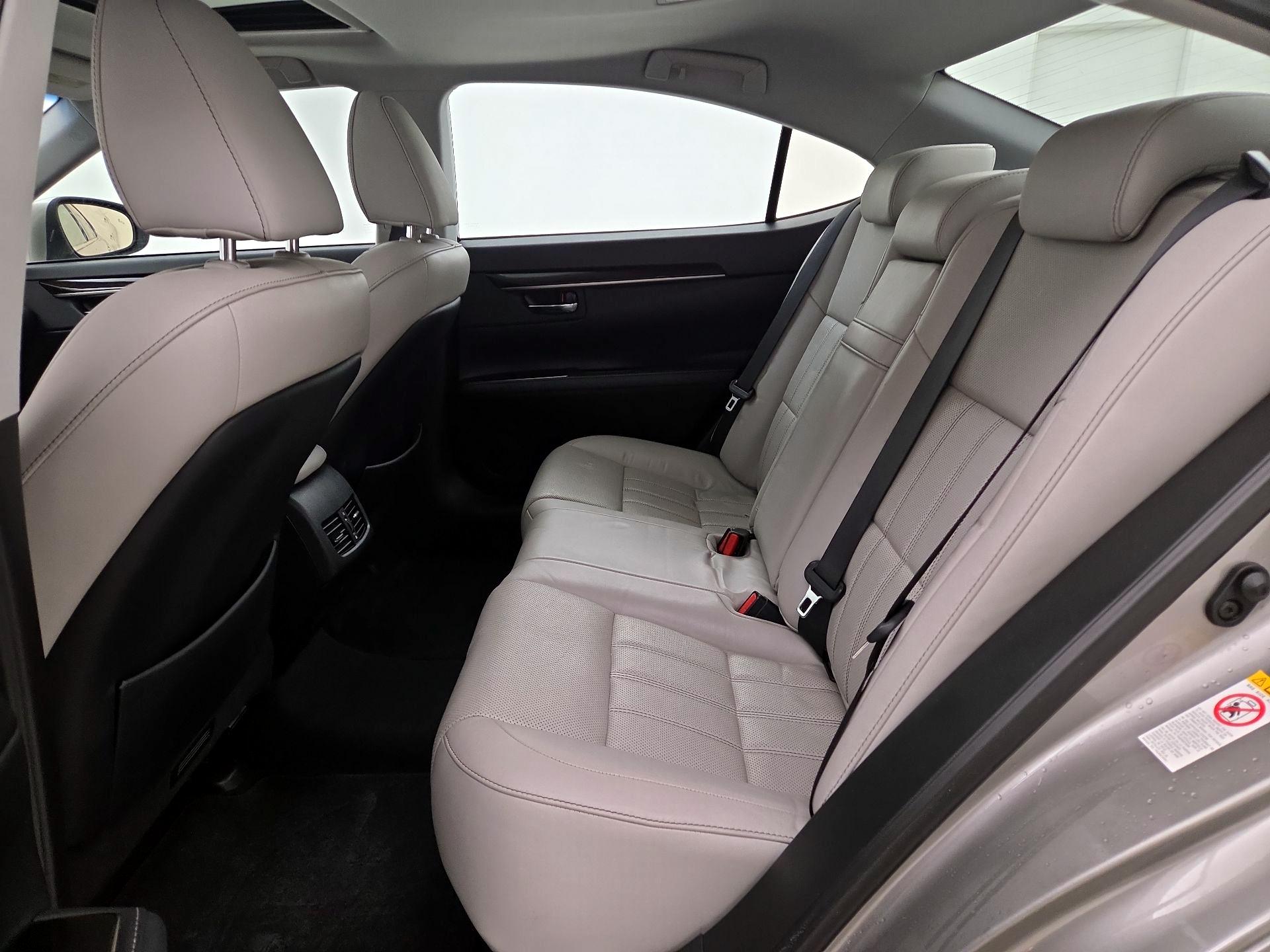 Thumbnail: 2018 Lexus ES - 19