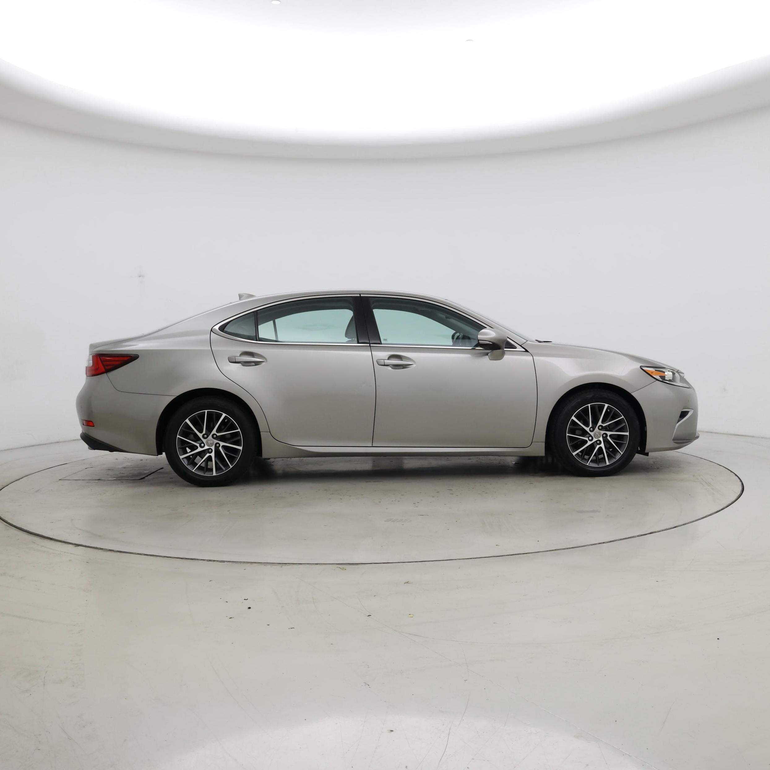Thumbnail: 2018 Lexus ES - 7