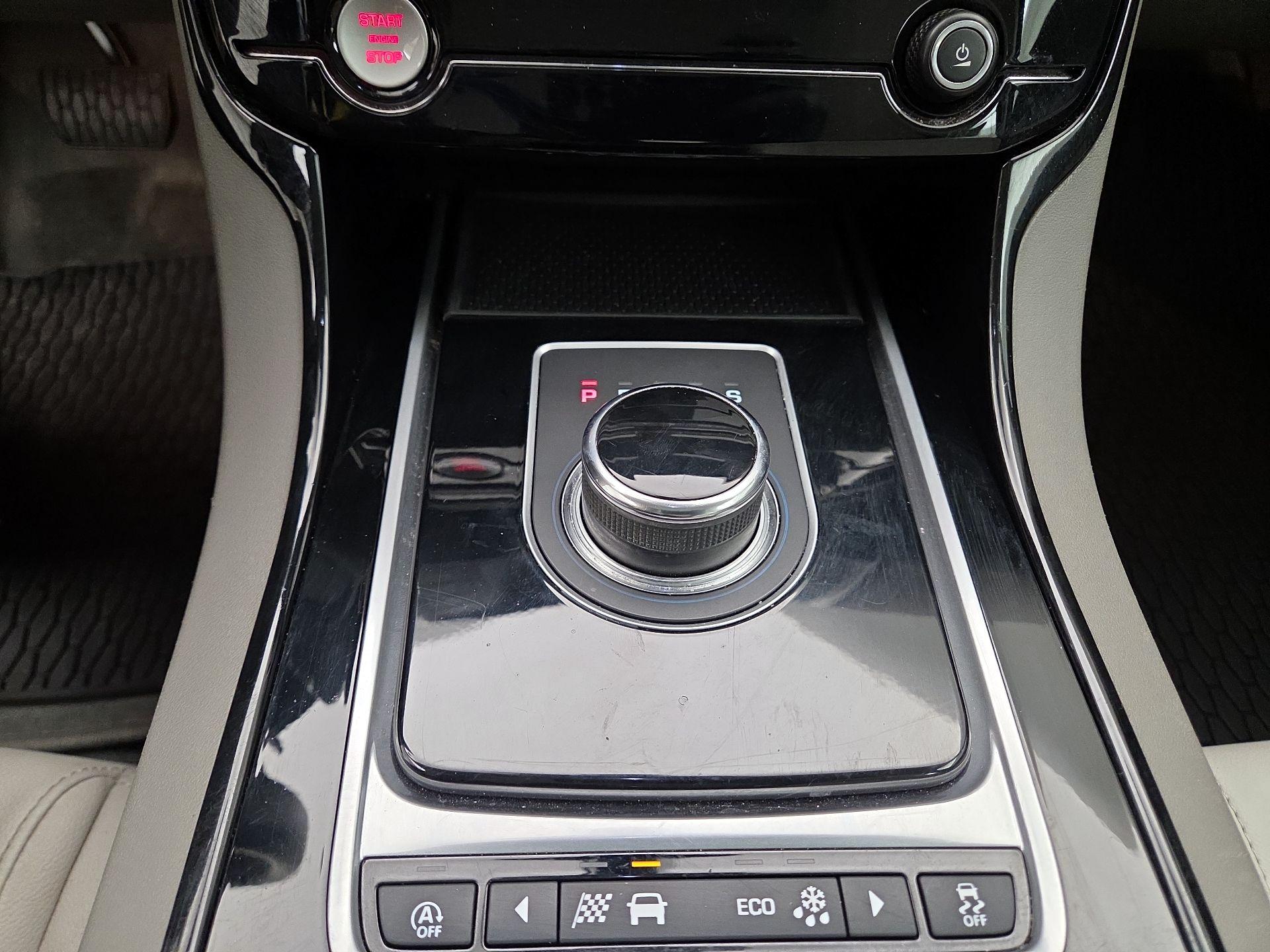 Thumbnail: 2018 Jaguar XE - 17