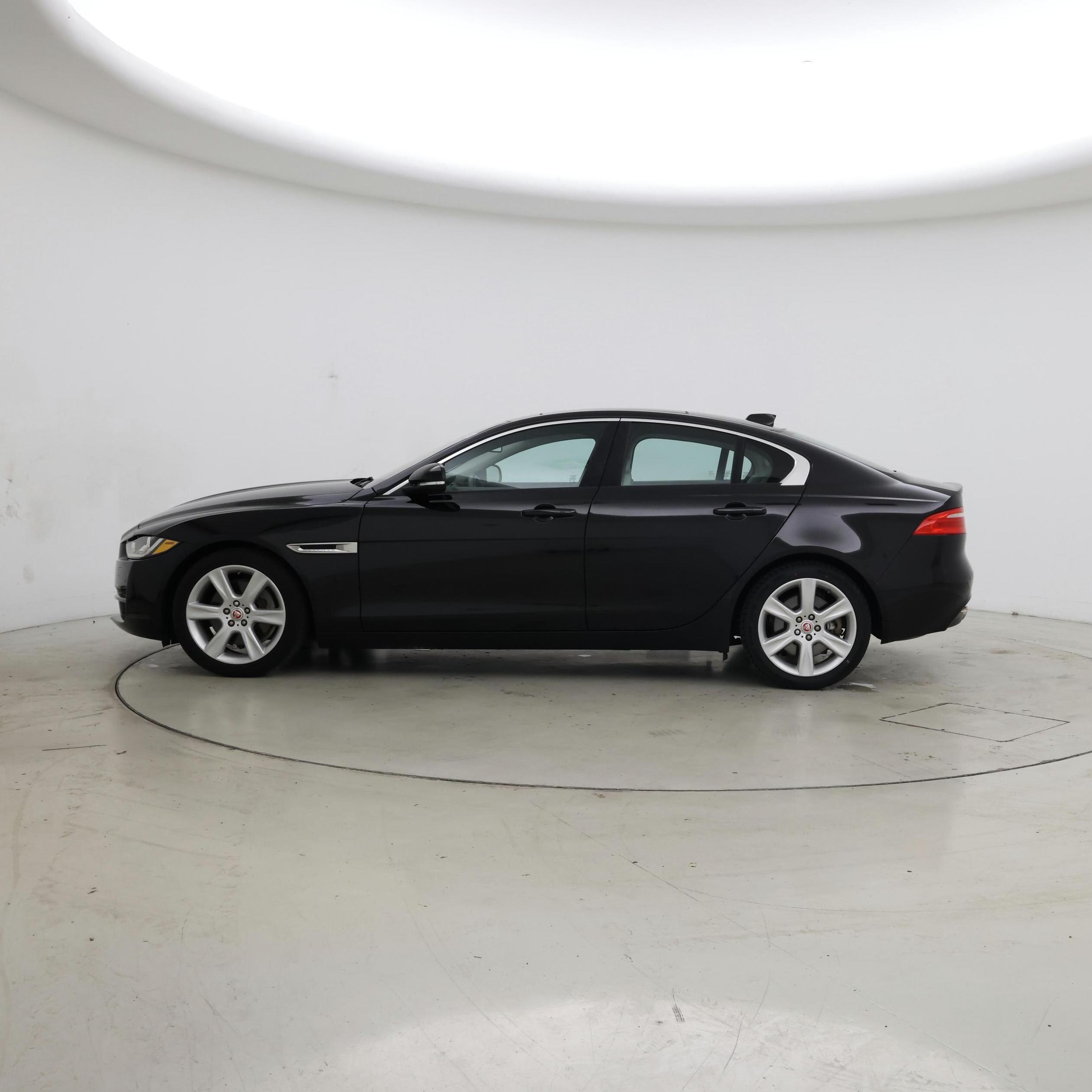 Thumbnail: 2018 Jaguar XE - 3