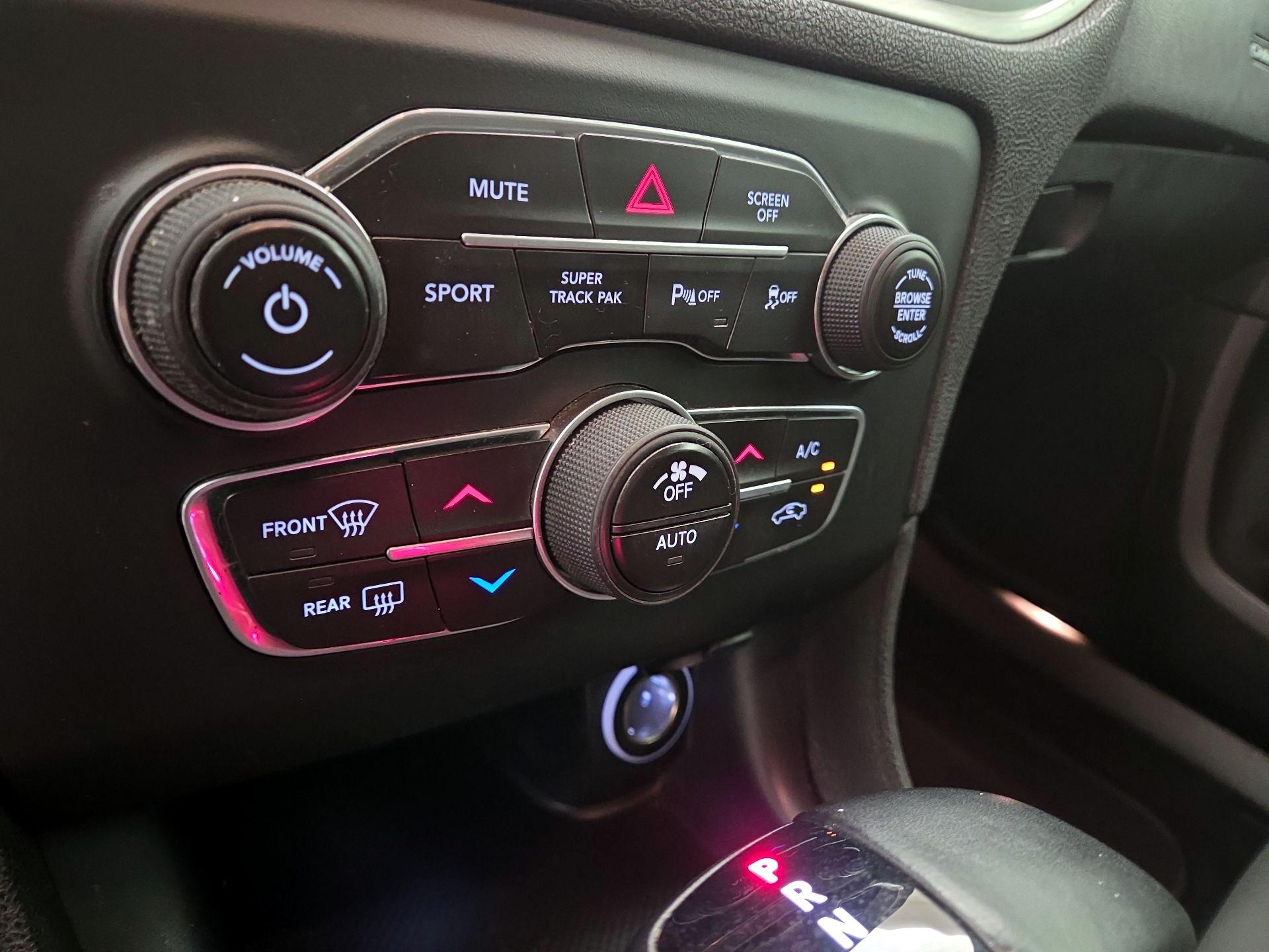 Thumbnail: 2019 Dodge Charger - 16