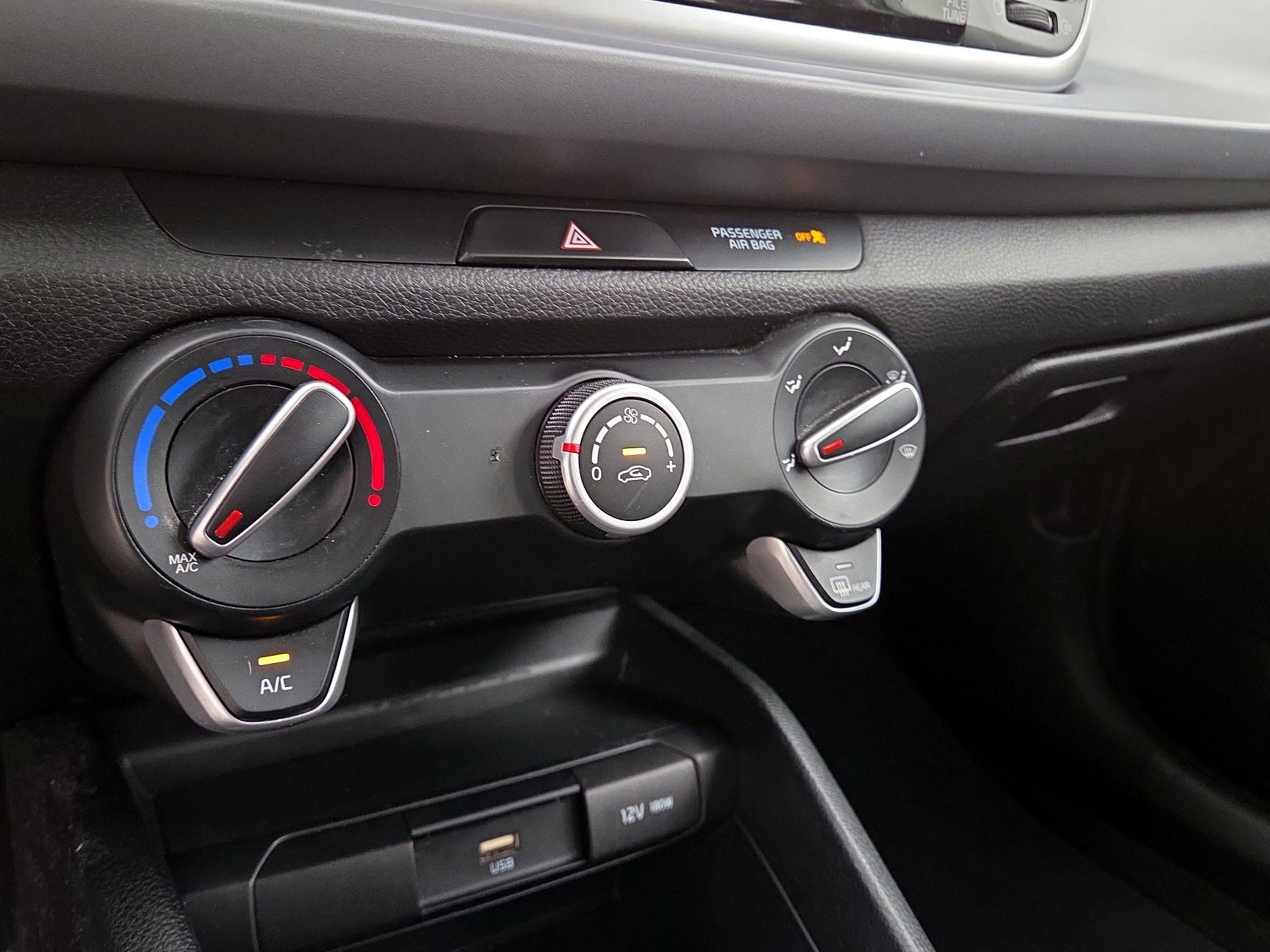 Thumbnail: 2022 Kia Rio - 16