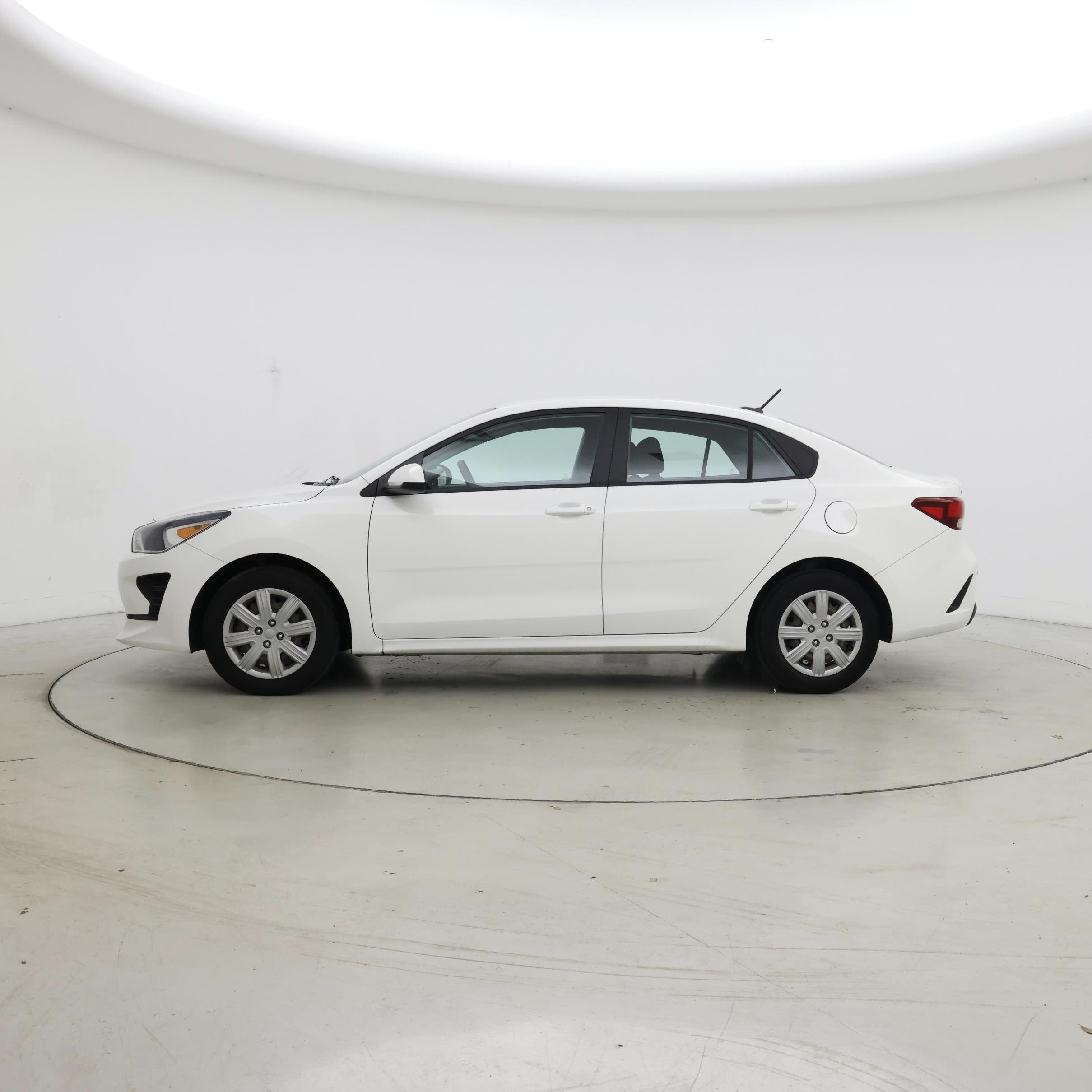 Thumbnail: 2022 Kia Rio - 3