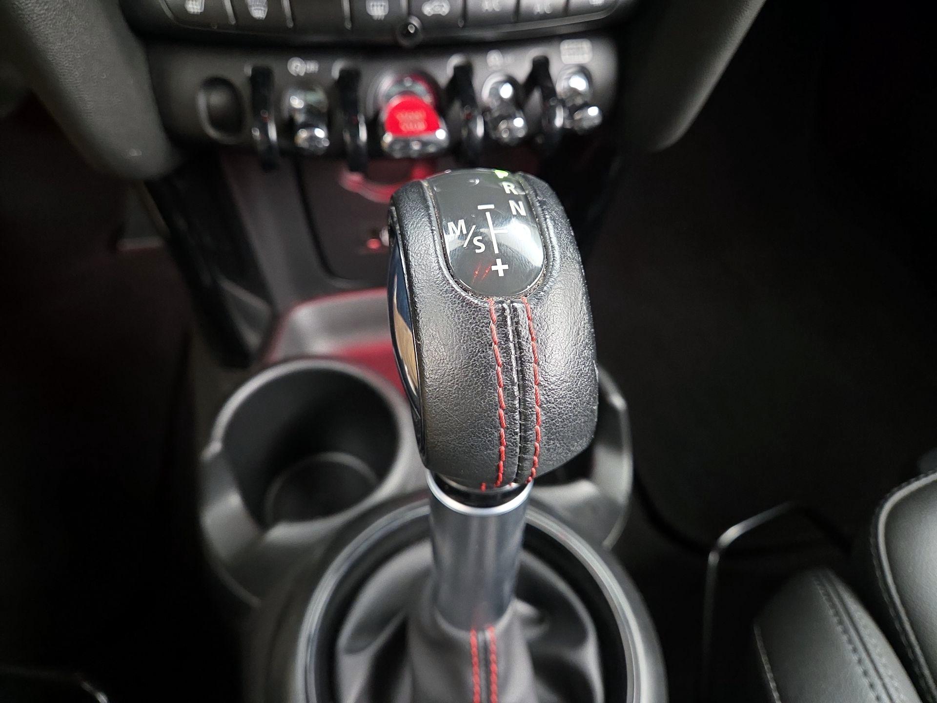 Thumbnail: 2019 MINI Cooper Hardtop - 17