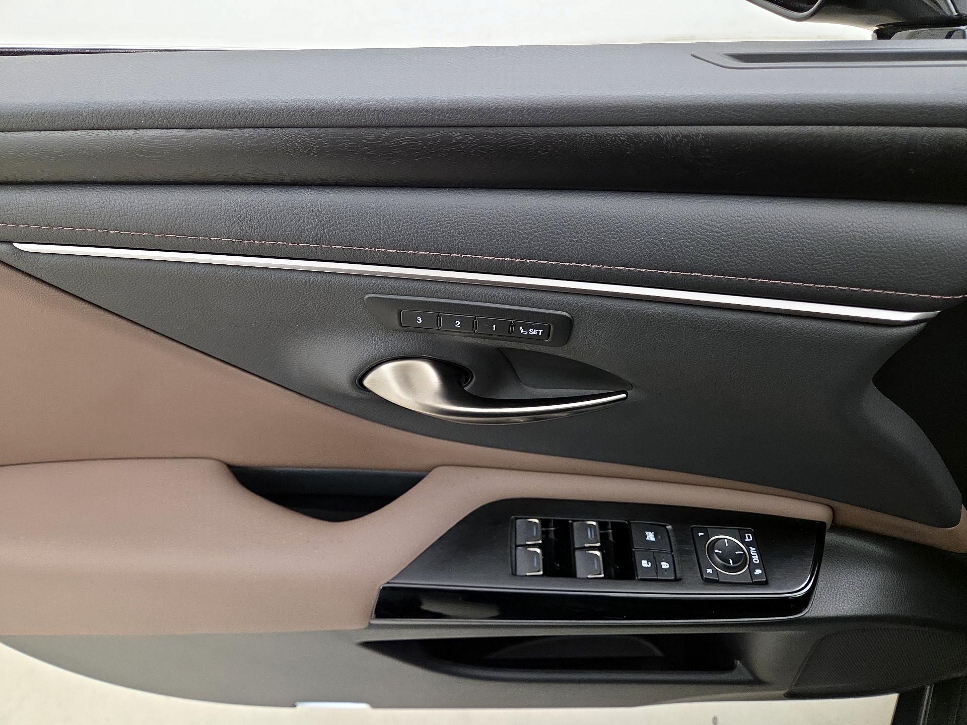 Thumbnail: 2024 Lexus ES - 12
