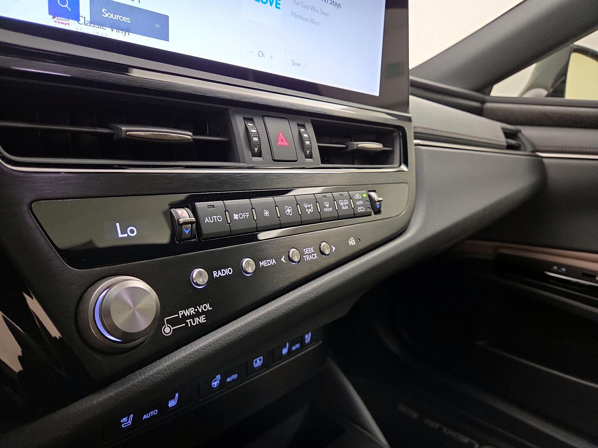 Thumbnail: 2024 Lexus ES - 15