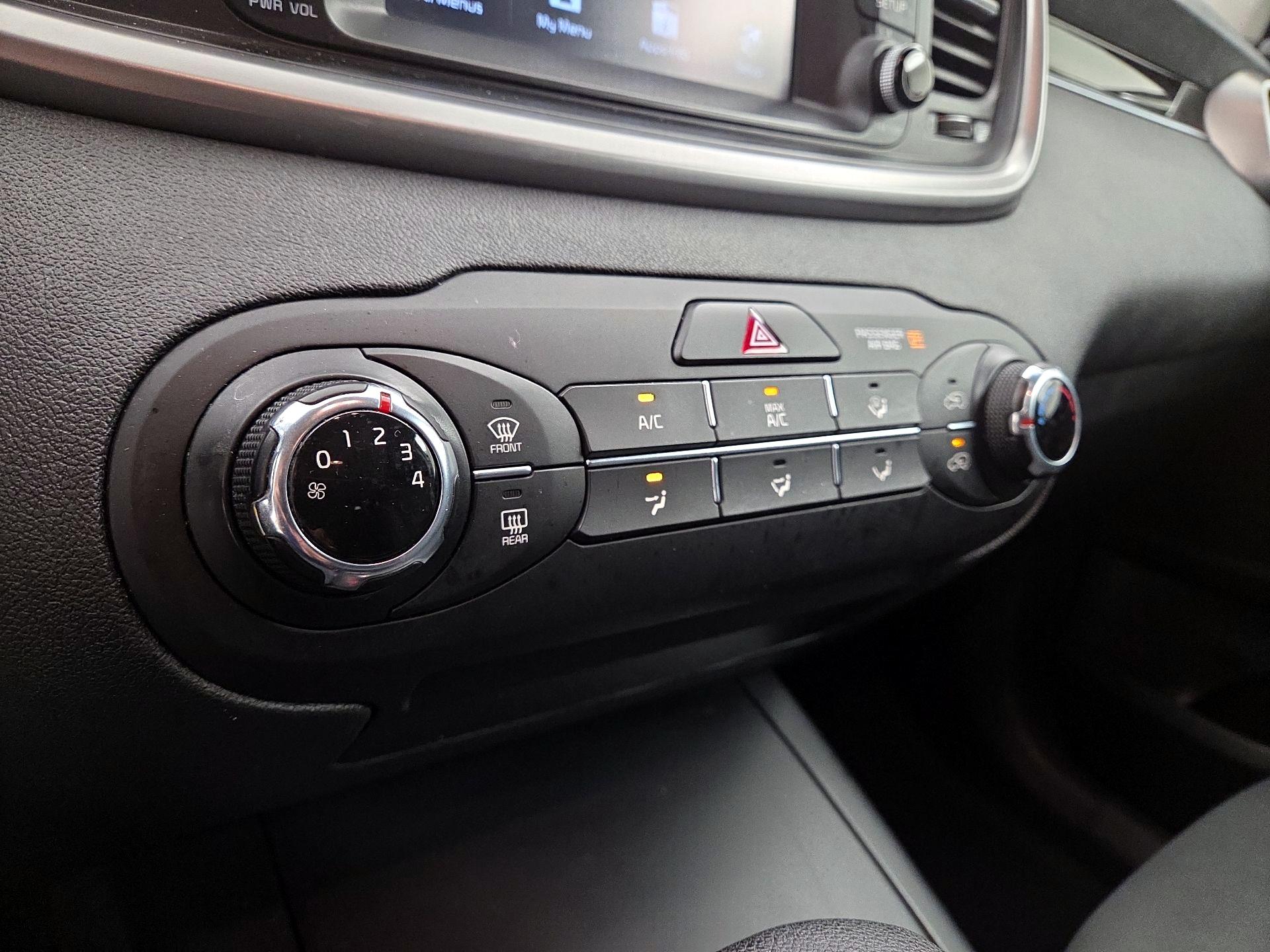 Thumbnail: 2019 Kia Sorento - 16