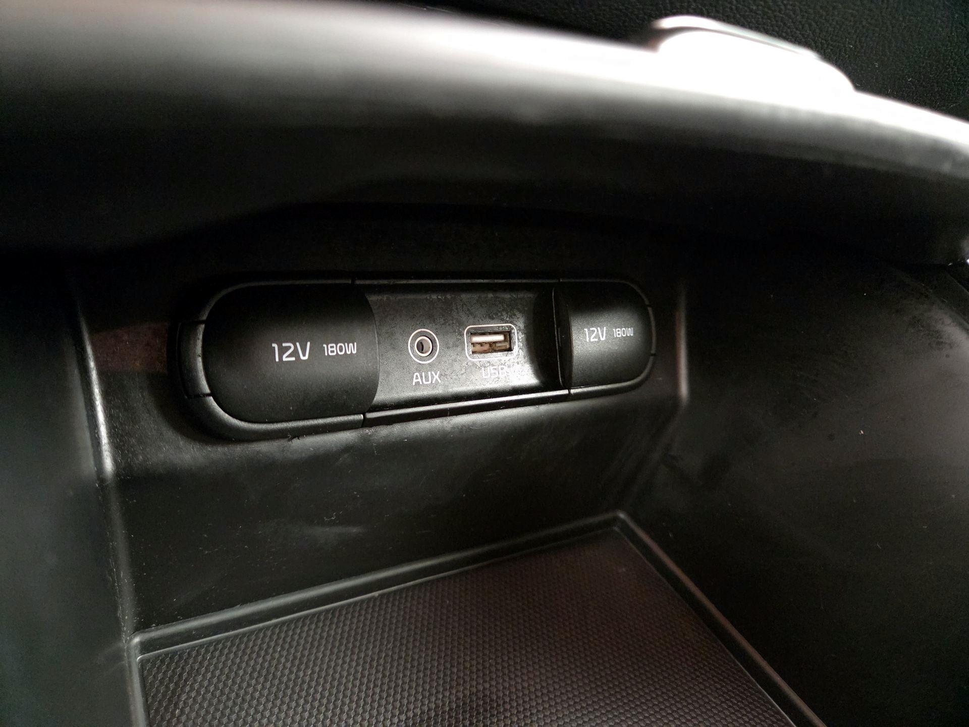 Thumbnail: 2019 Kia Sorento - 18