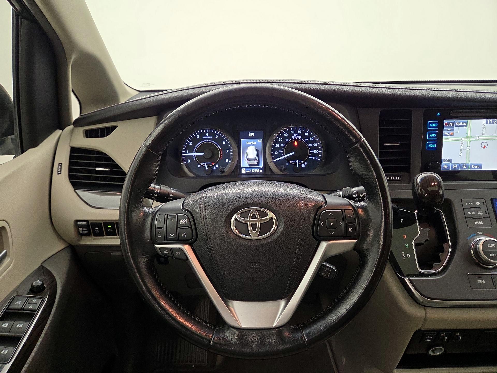 Thumbnail: 2015 Toyota Sienna - 10