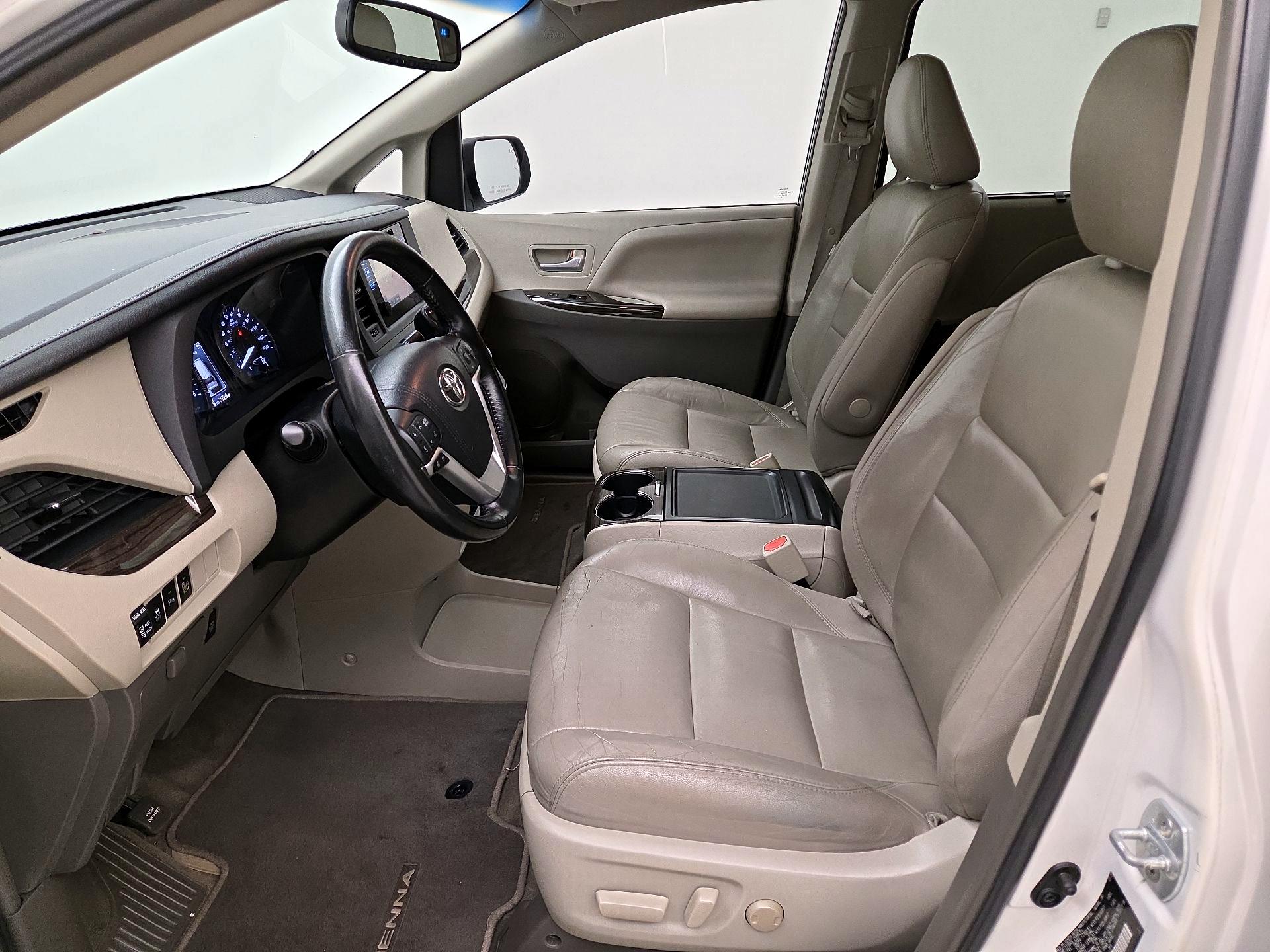 Thumbnail: 2015 Toyota Sienna - 11