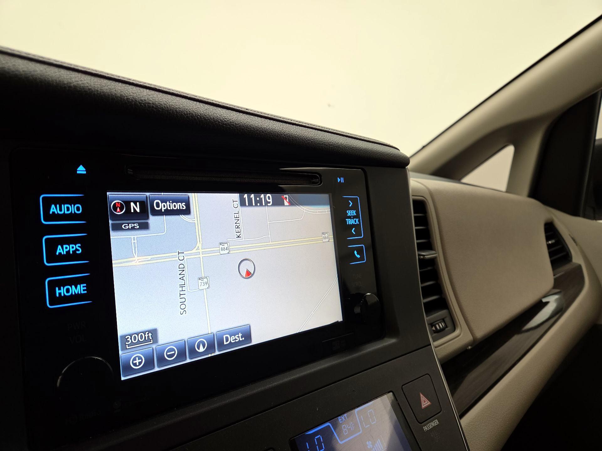 Thumbnail: 2015 Toyota Sienna - 14