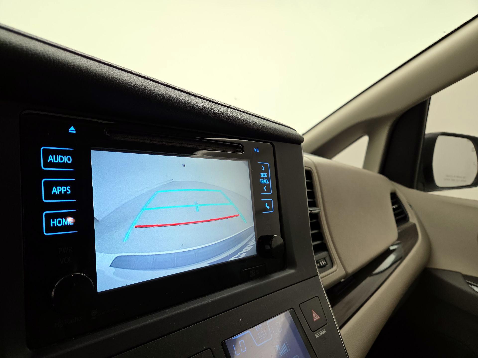 Thumbnail: 2015 Toyota Sienna - 15