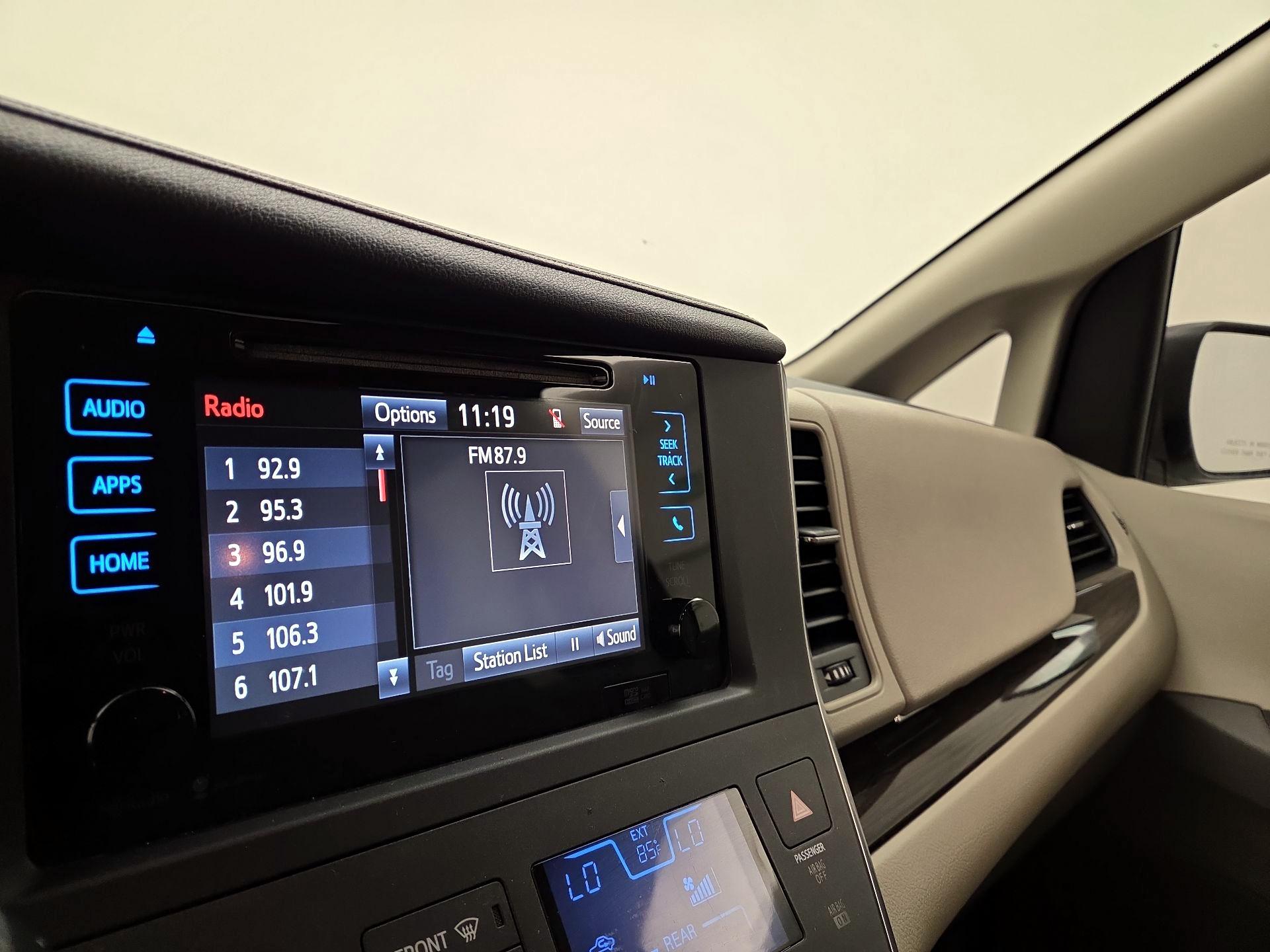 Thumbnail: 2015 Toyota Sienna - 16