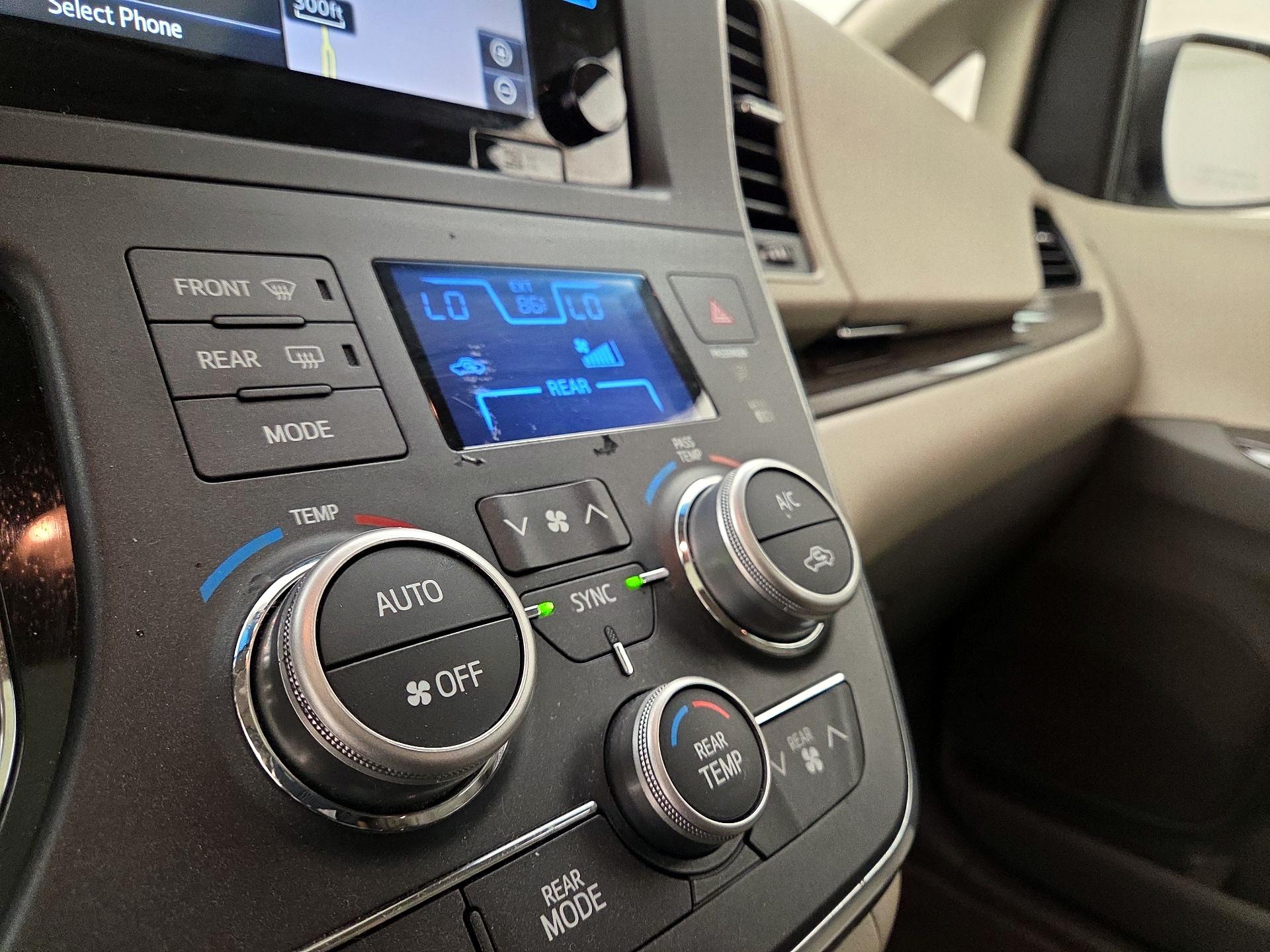 Thumbnail: 2015 Toyota Sienna - 17
