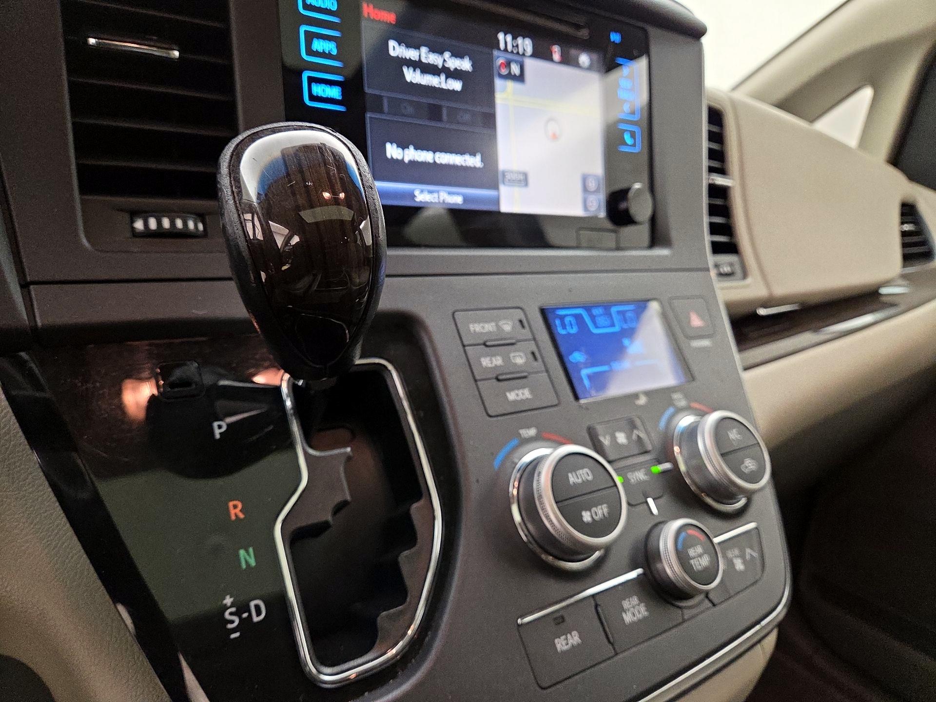 Thumbnail: 2015 Toyota Sienna - 18