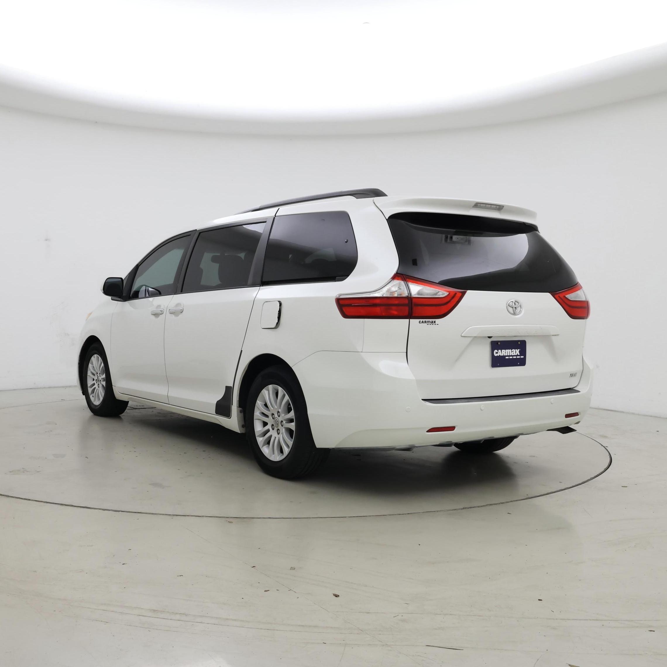 Thumbnail: 2015 Toyota Sienna - 2
