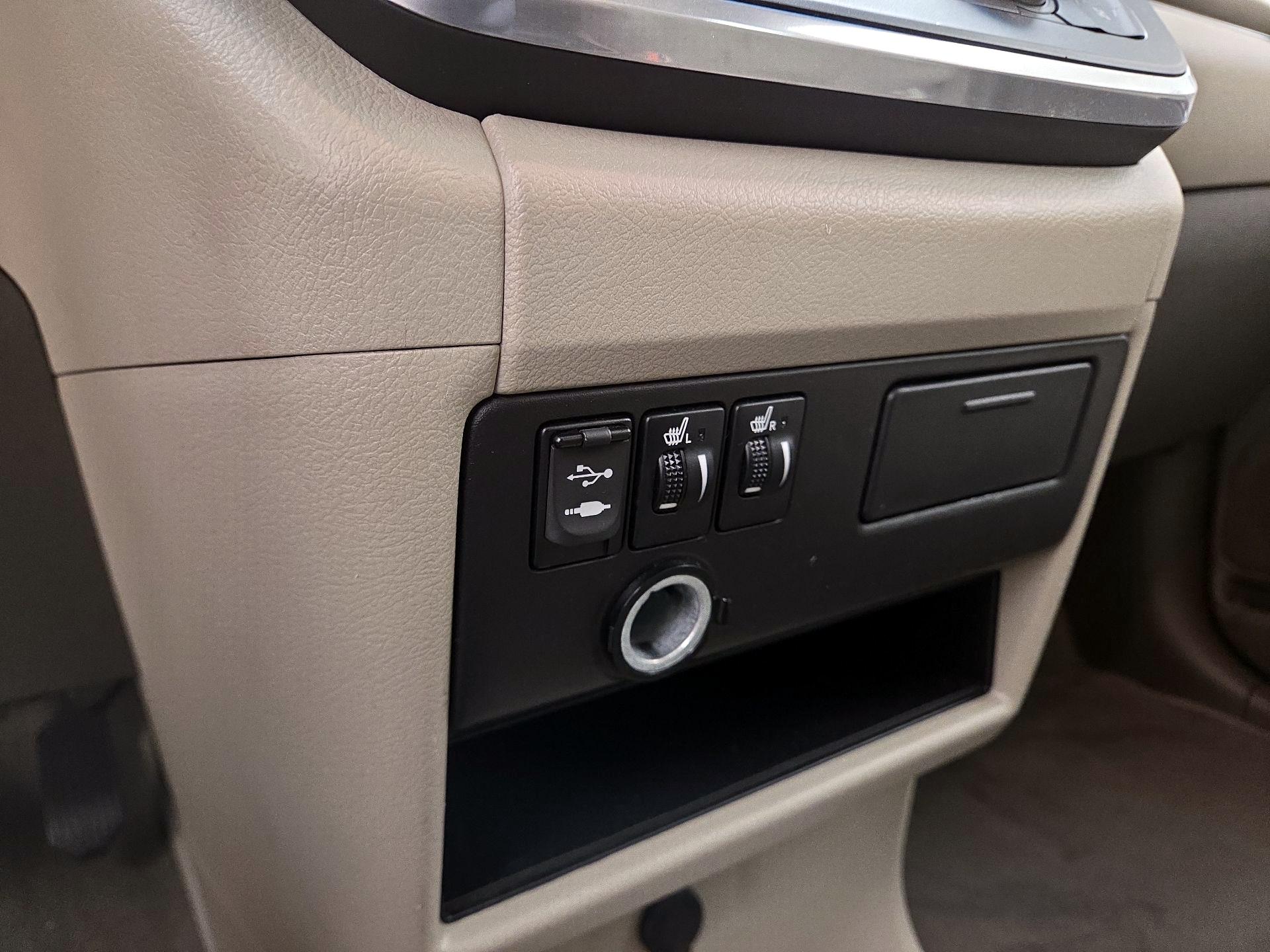 Thumbnail: 2015 Toyota Sienna - 19