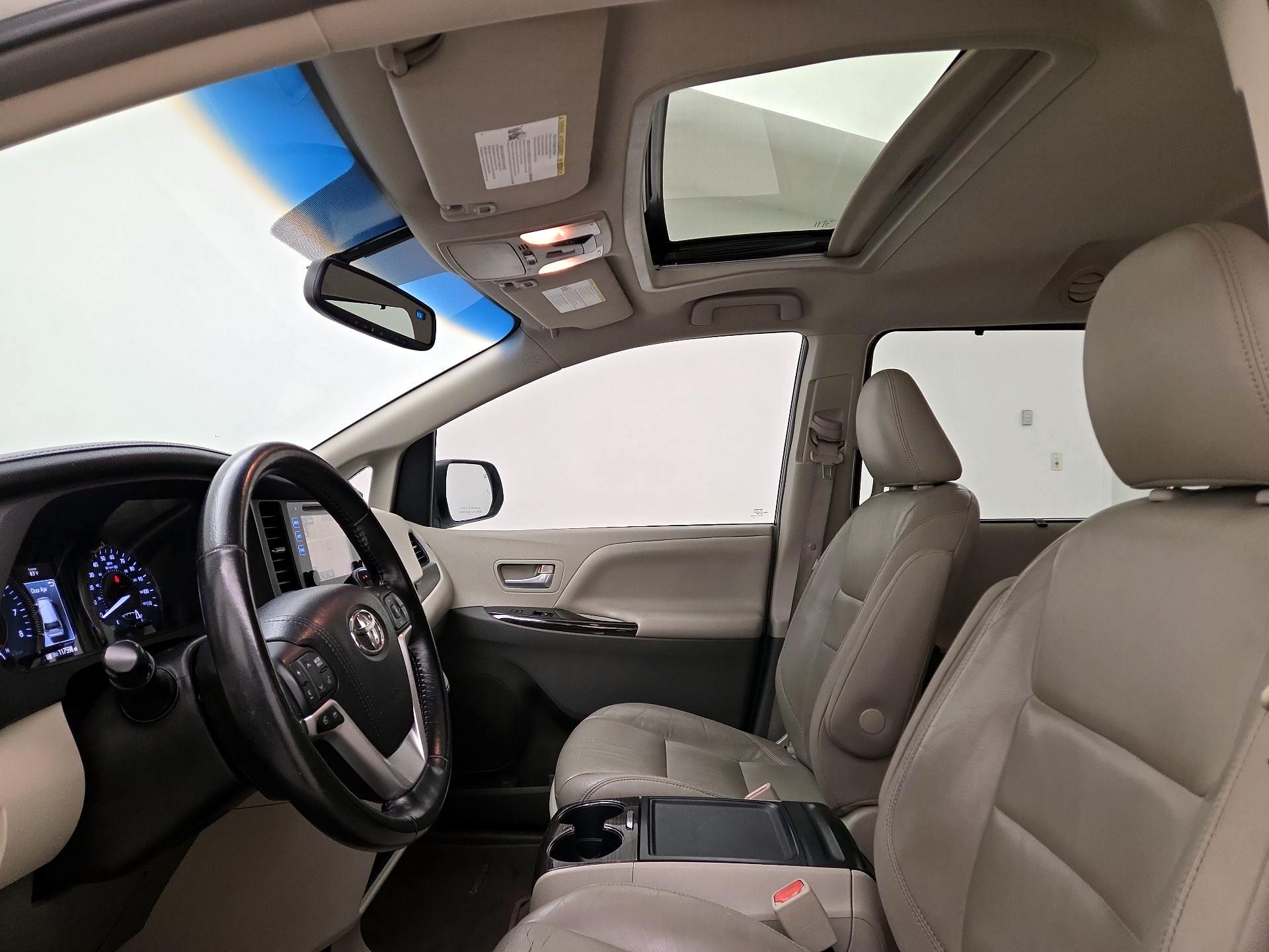 Thumbnail: 2015 Toyota Sienna - 20