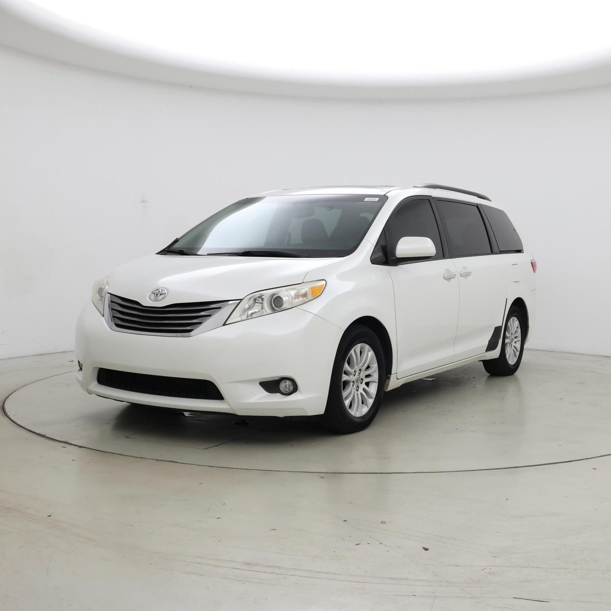 Thumbnail: 2015 Toyota Sienna - 4