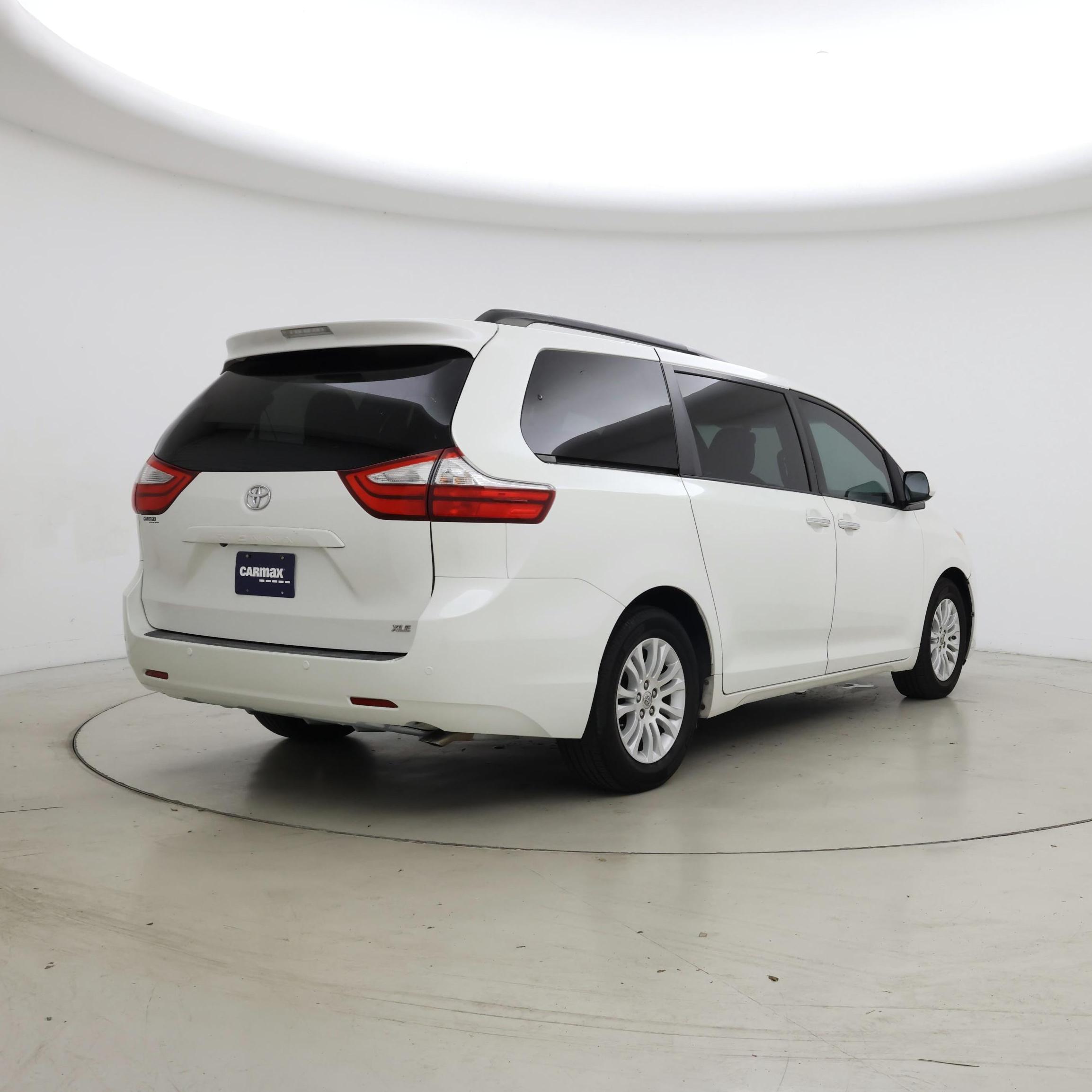 Thumbnail: 2015 Toyota Sienna - 8