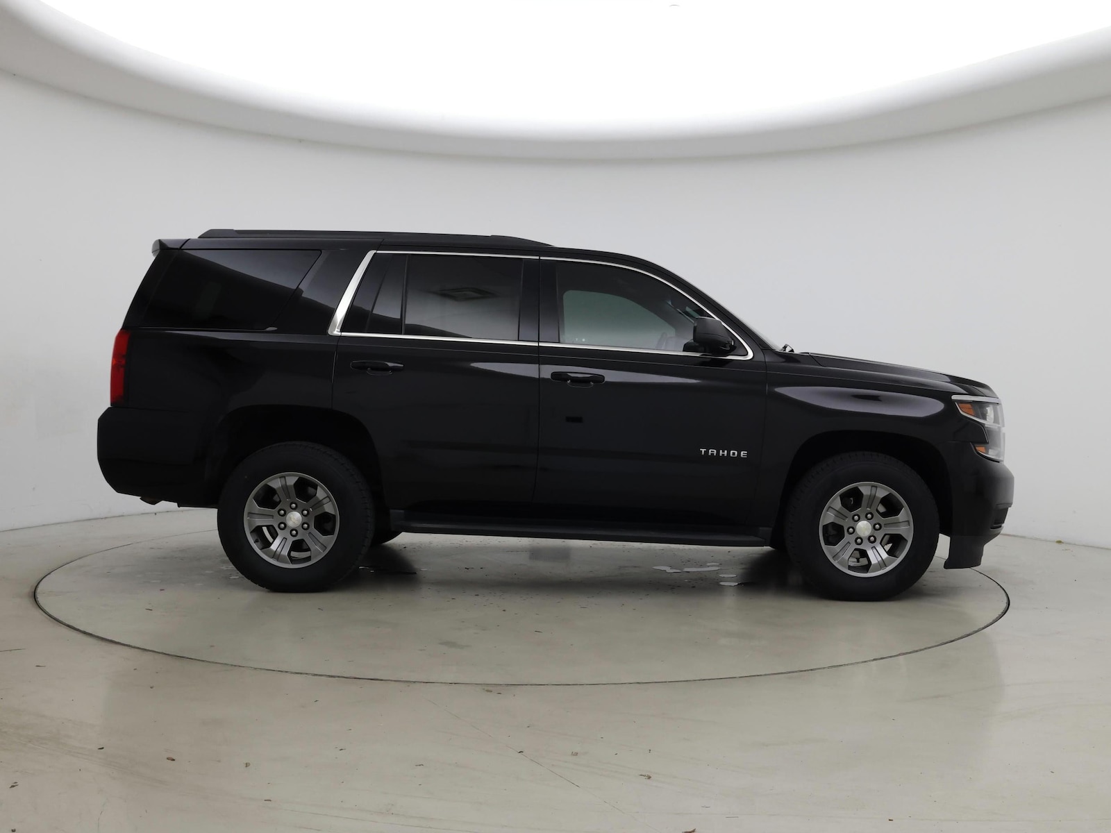 2019 Chevrolet Tahoe LS - Photo 8