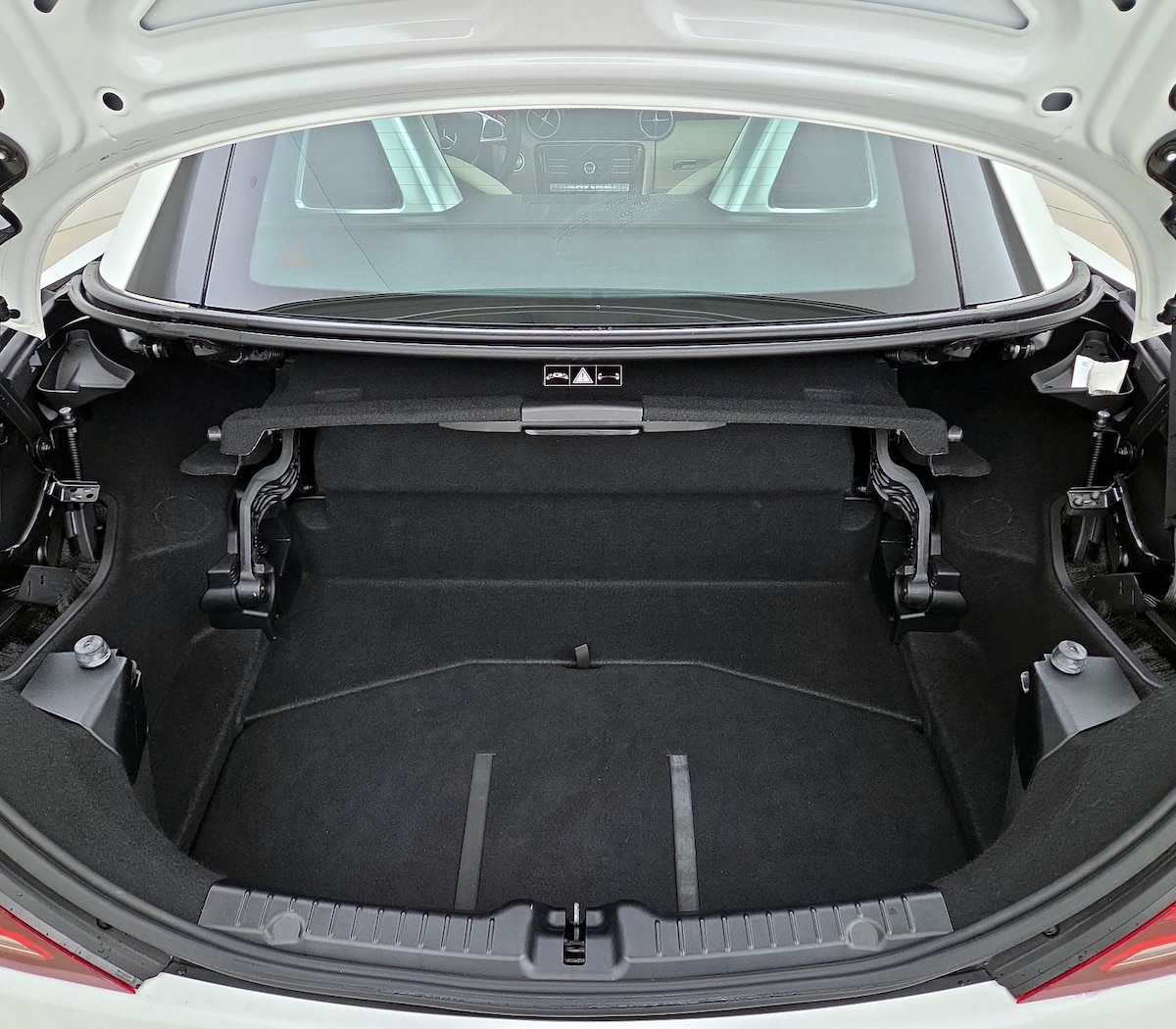 Trunk/Cargo (Seats Up)