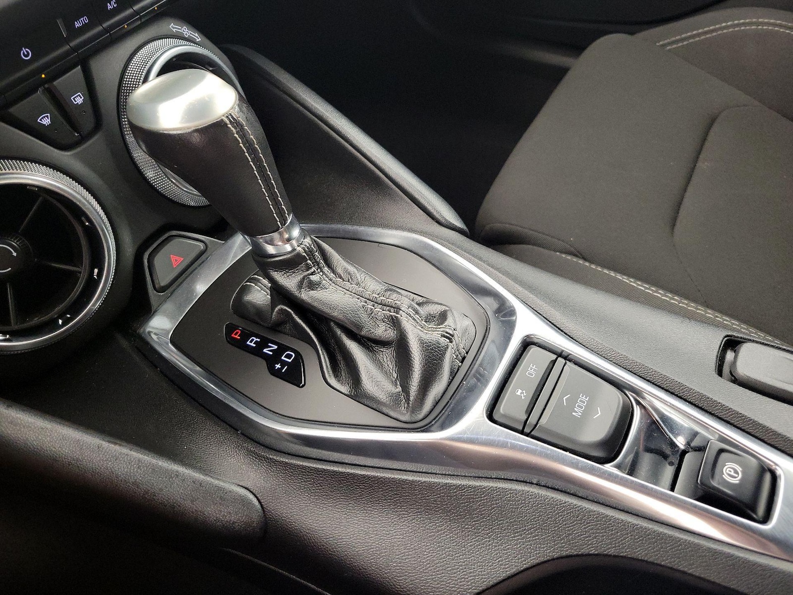 2020 Chevrolet Camaro 1LT - Photo 18