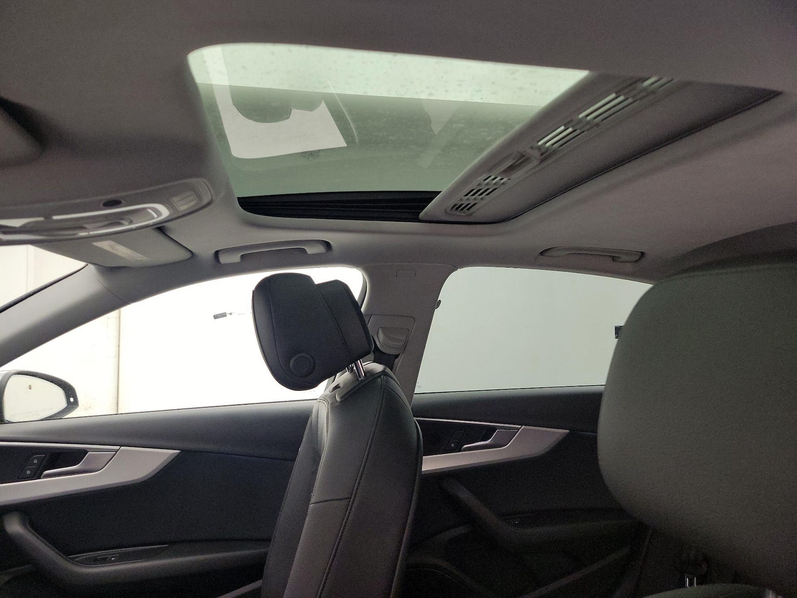 Sunroof(s) & Overhead Airbags