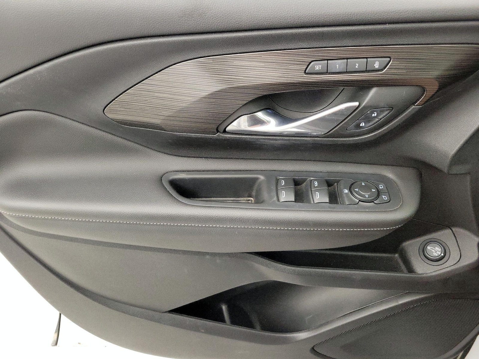 2023 GMC Terrain SLT - Photo 13