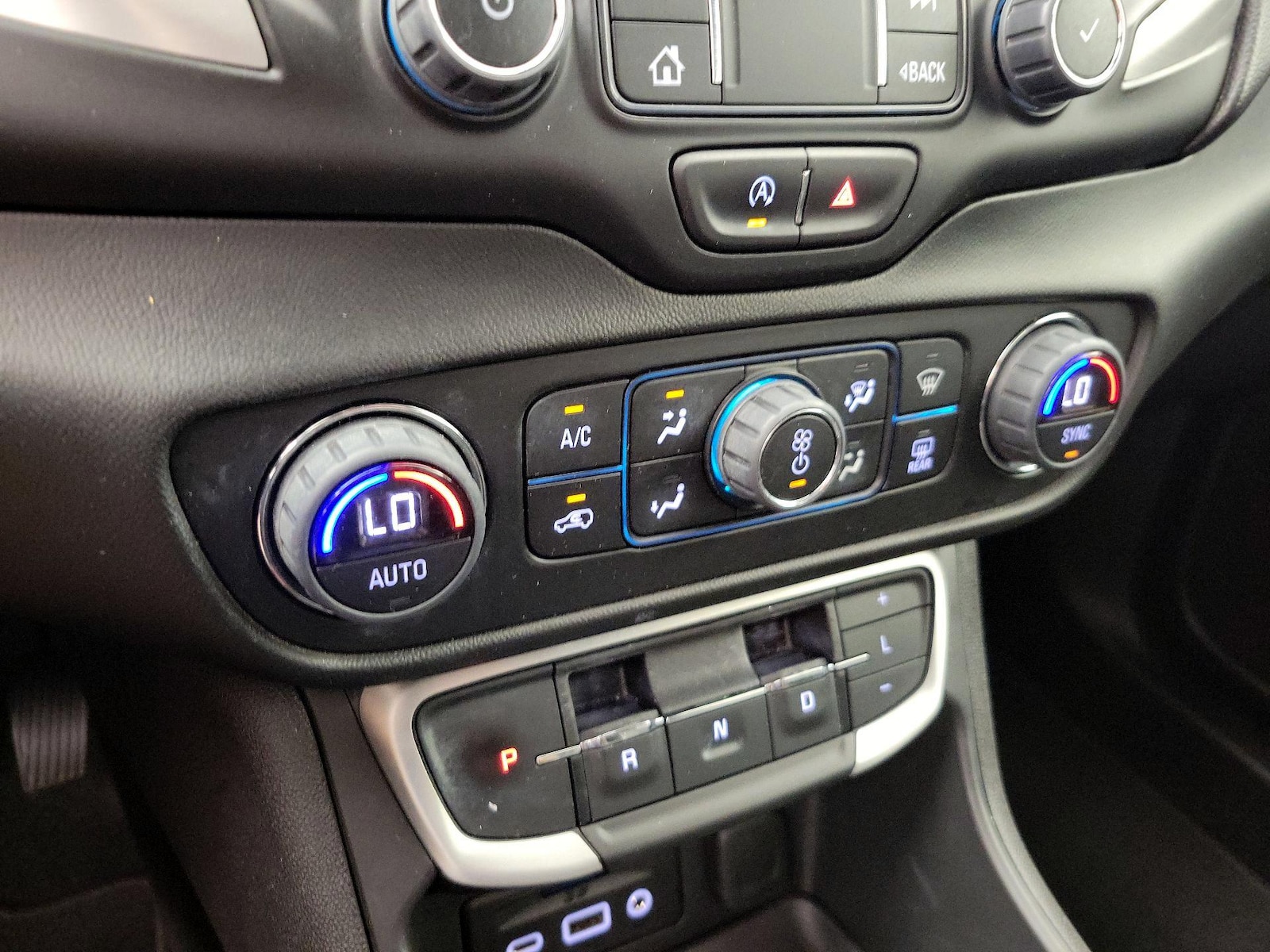 2023 GMC Terrain SLT - Photo 17