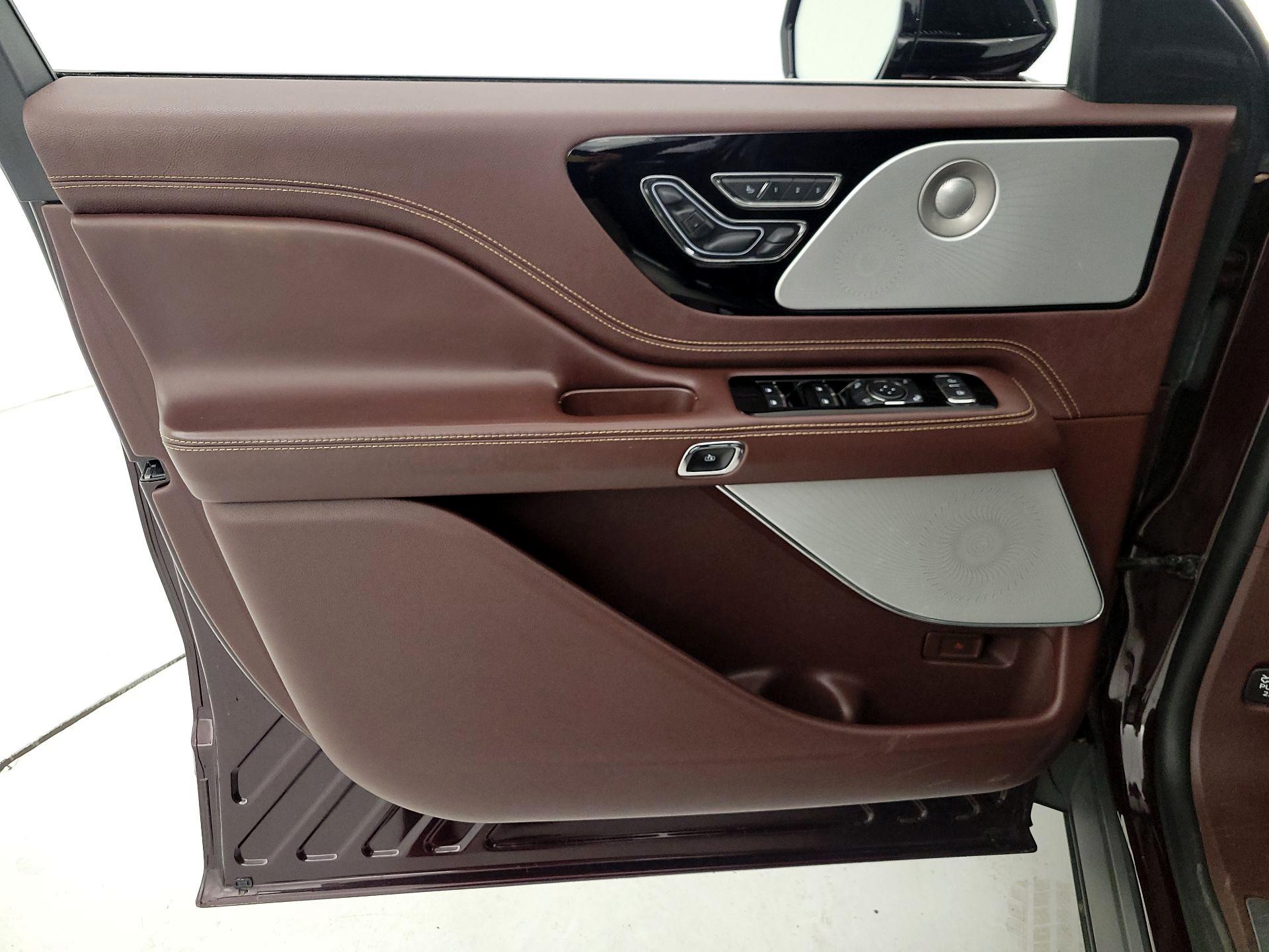 Thumbnail: 2023 Lincoln Aviator - 12