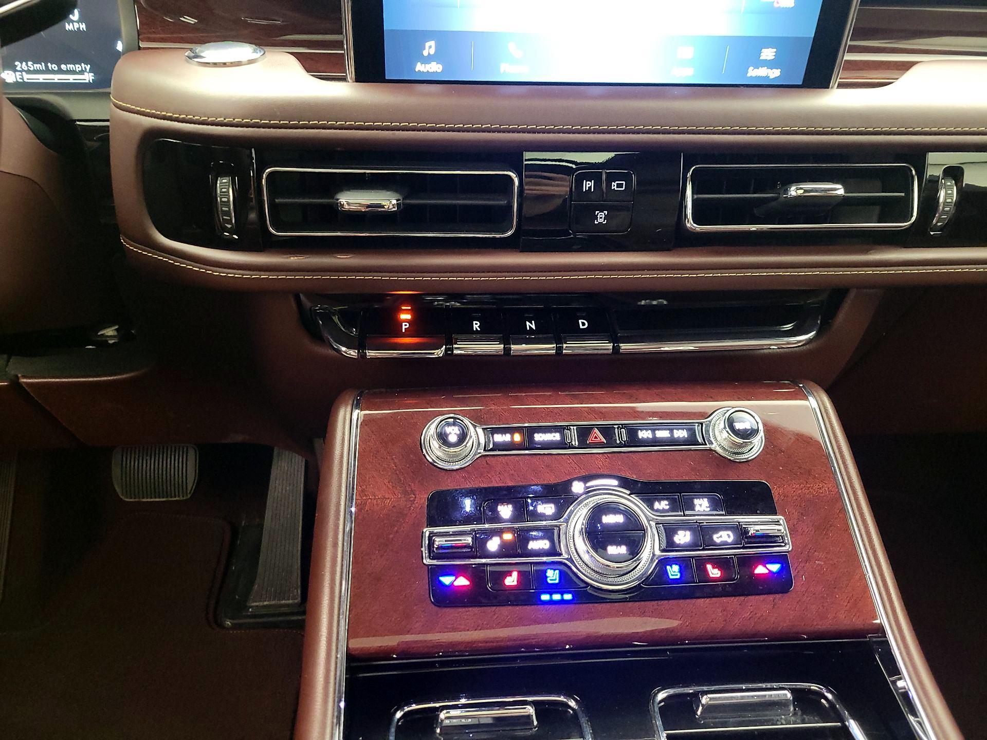 Thumbnail: 2023 Lincoln Aviator - 18