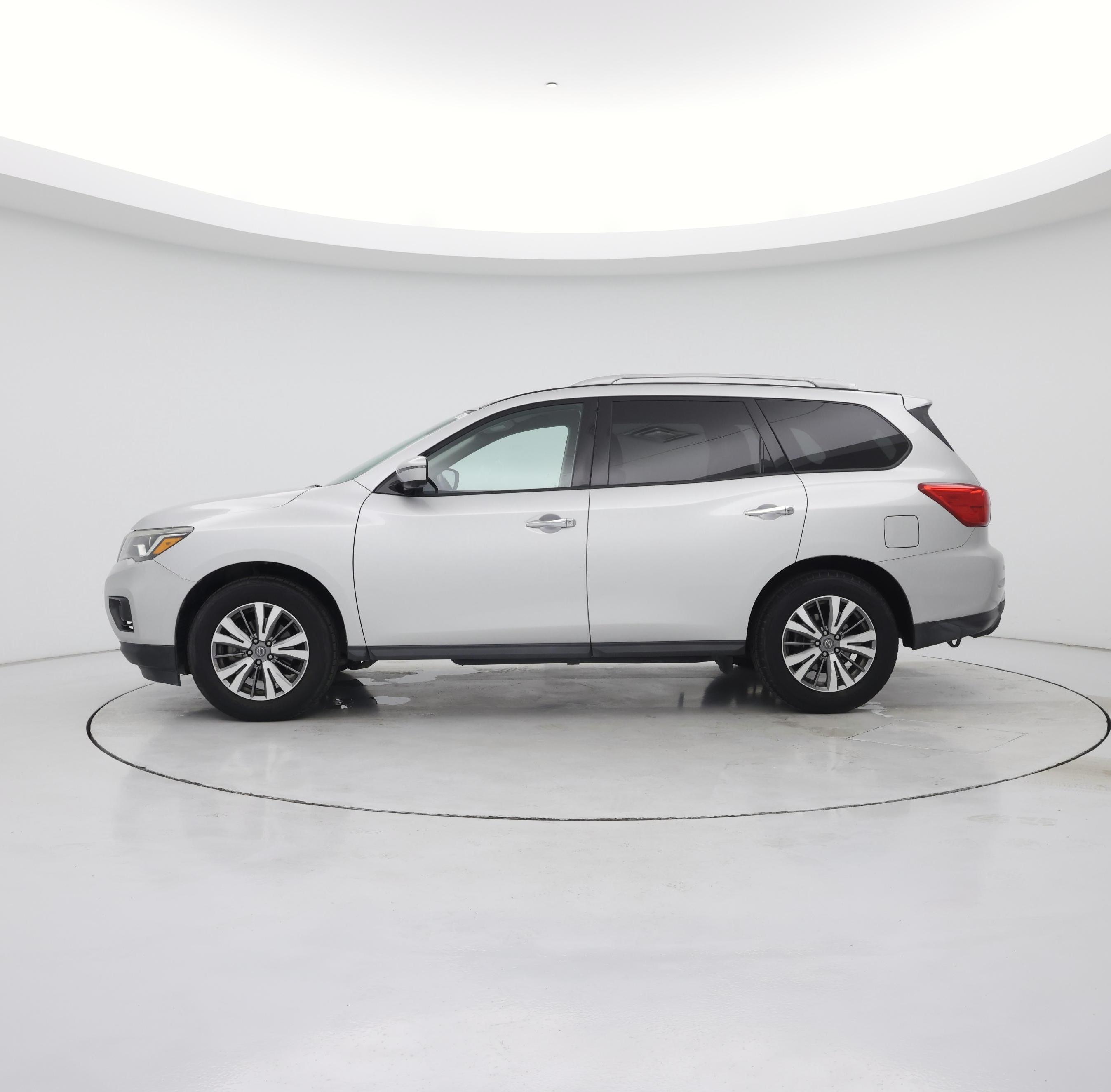 Thumbnail: 2019 Nissan Pathfinder - 3