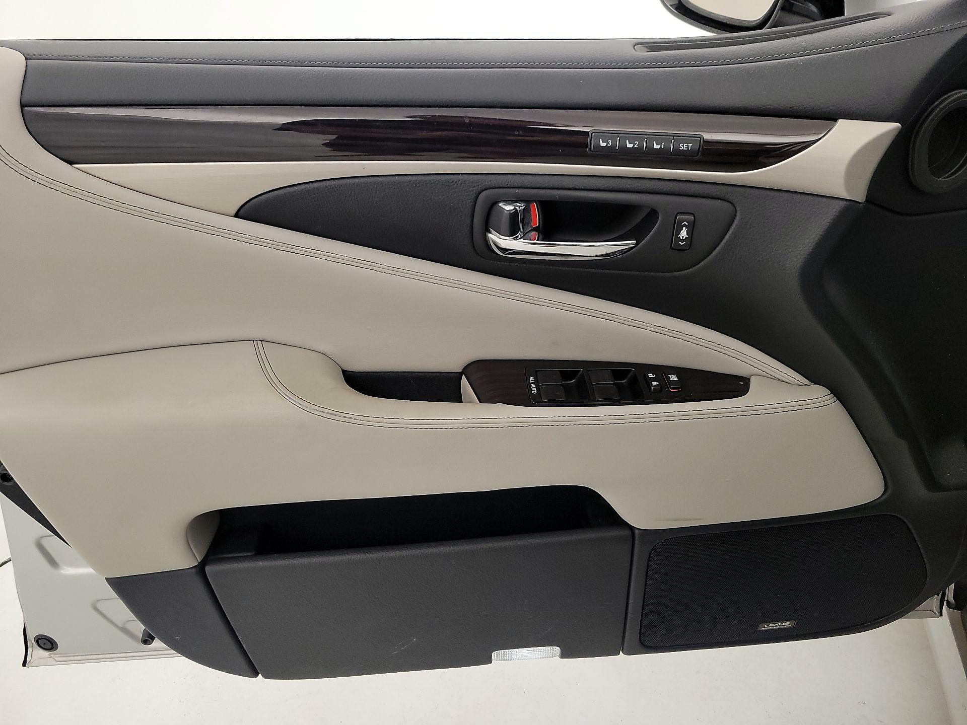 Thumbnail: 2014 Lexus LS - 12