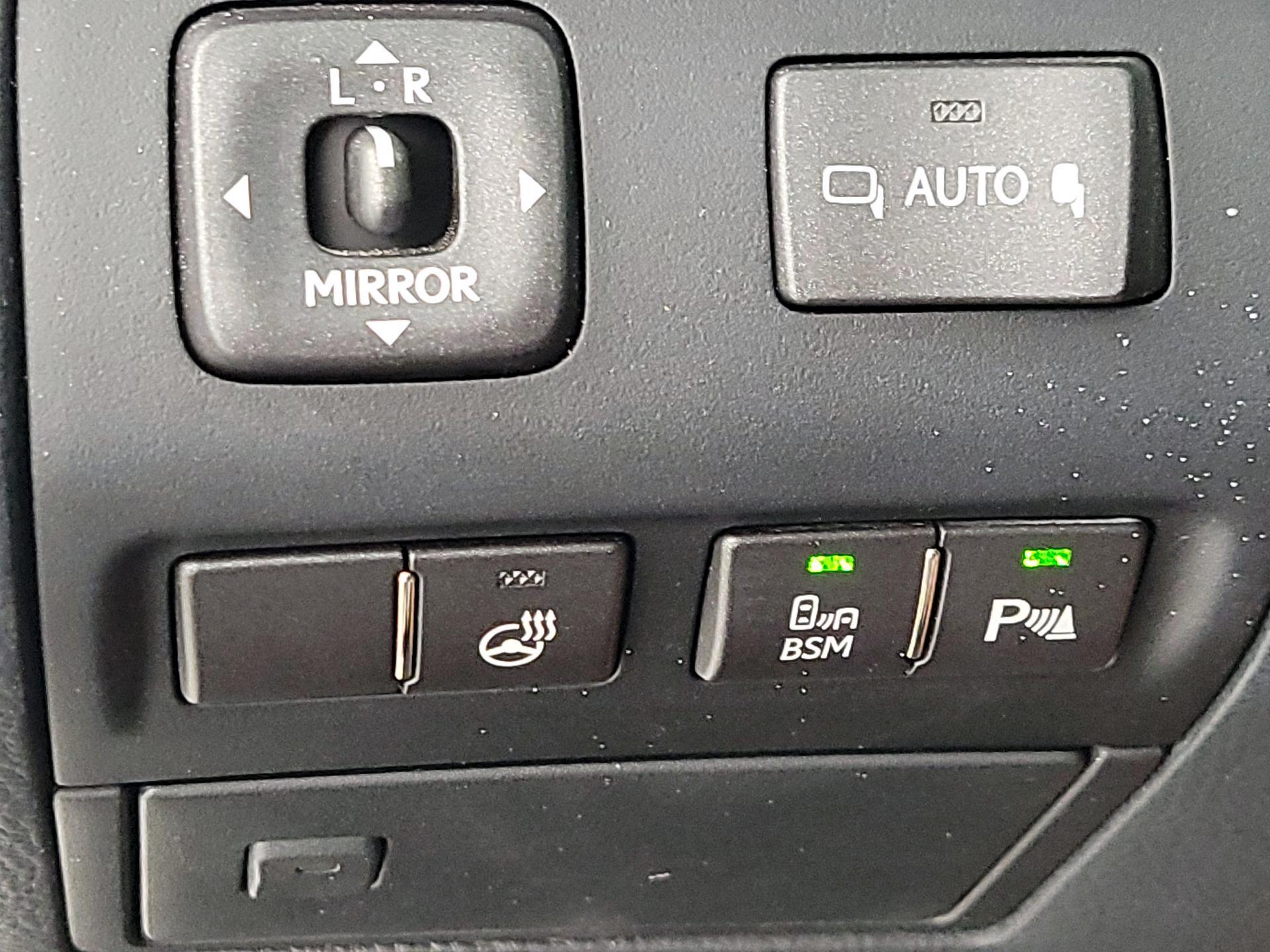 Thumbnail: 2014 Lexus LS - 13