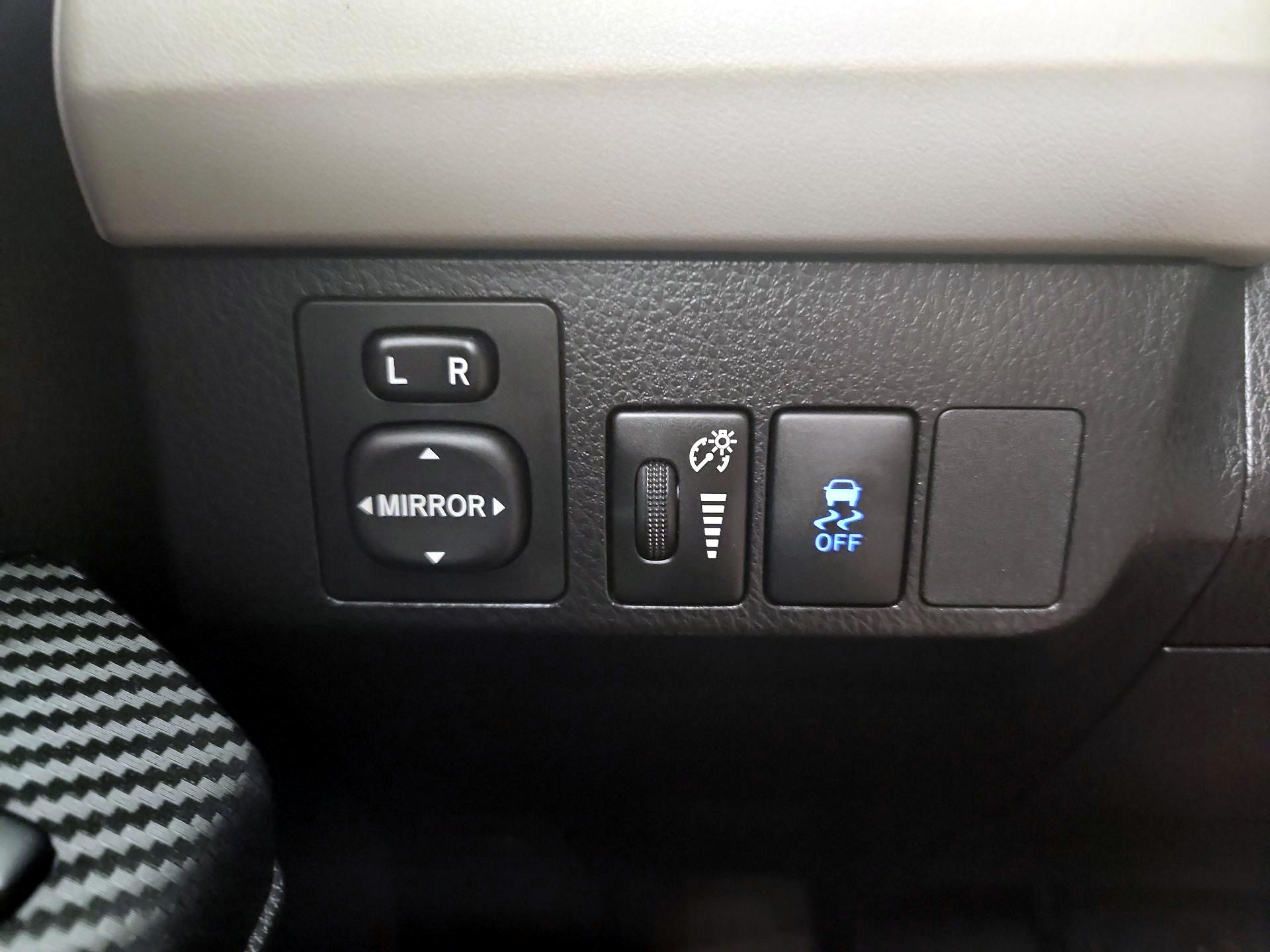 Thumbnail: 2014 Toyota RAV4 - 13