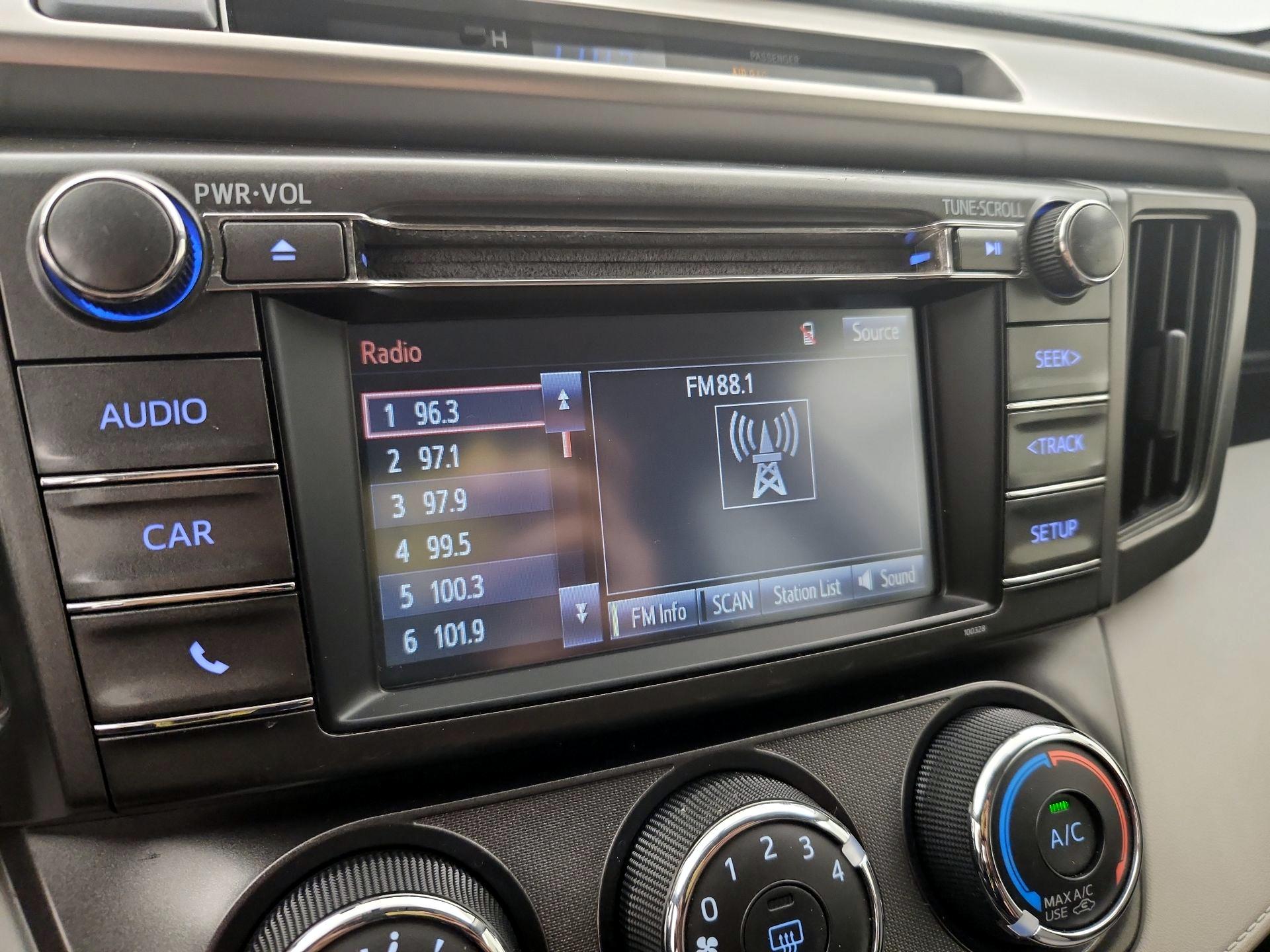 Thumbnail: 2014 Toyota RAV4 - 15