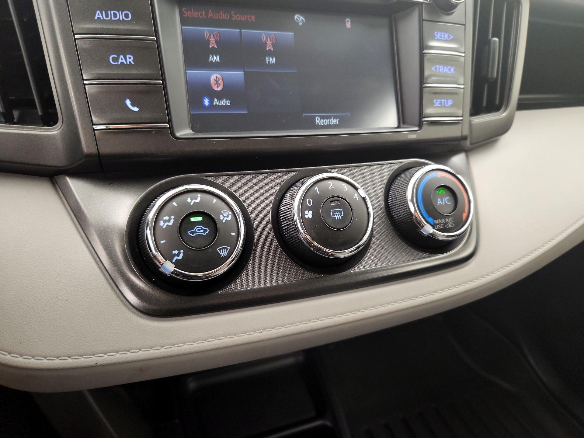 Thumbnail: 2014 Toyota RAV4 - 16