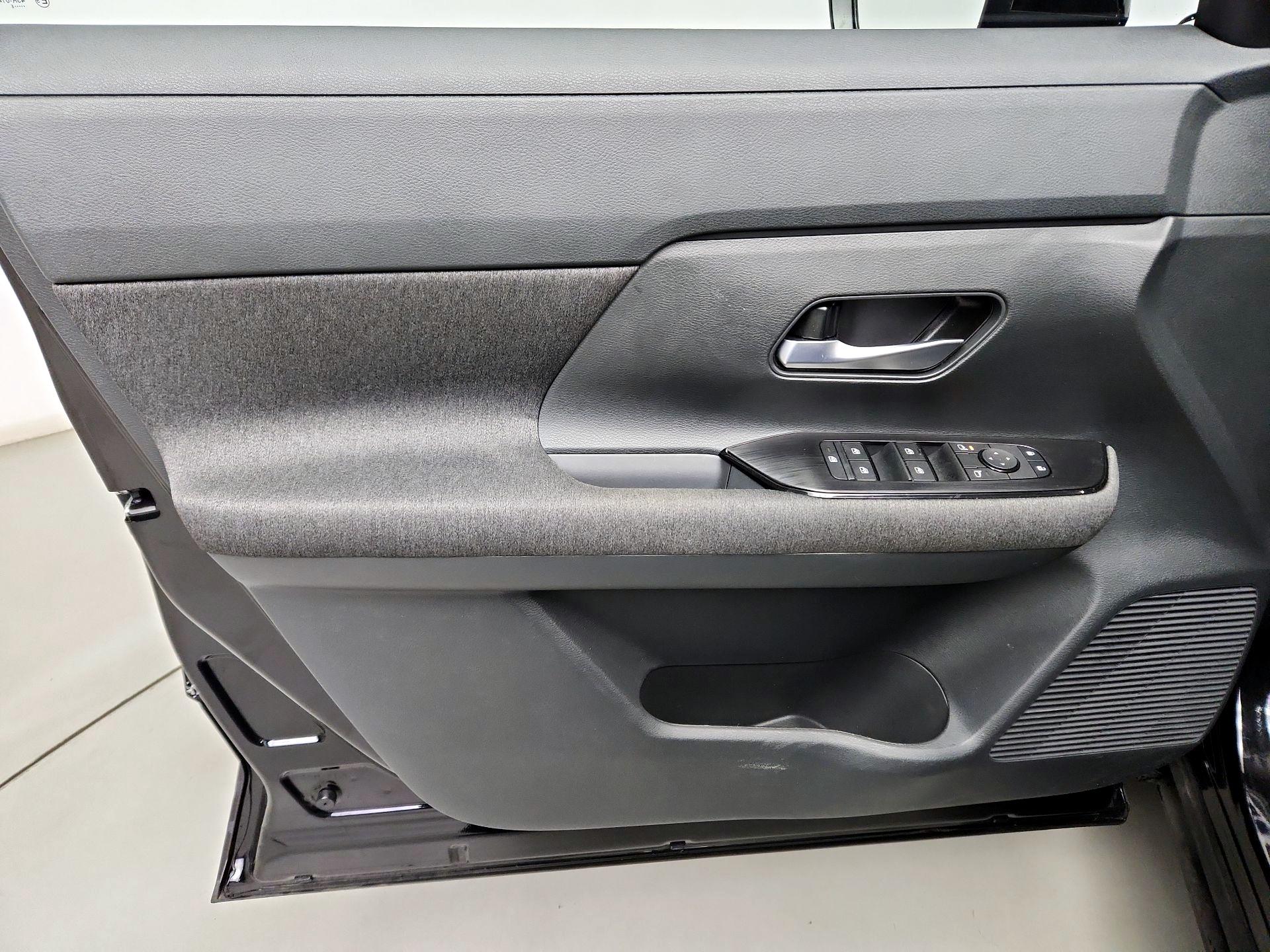 Thumbnail: 2025 Nissan Kicks - 12