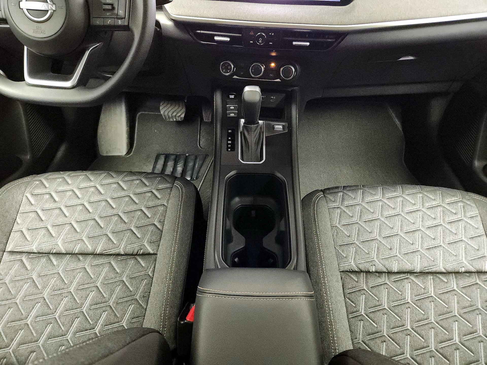 Thumbnail: 2025 Nissan Kicks - 16