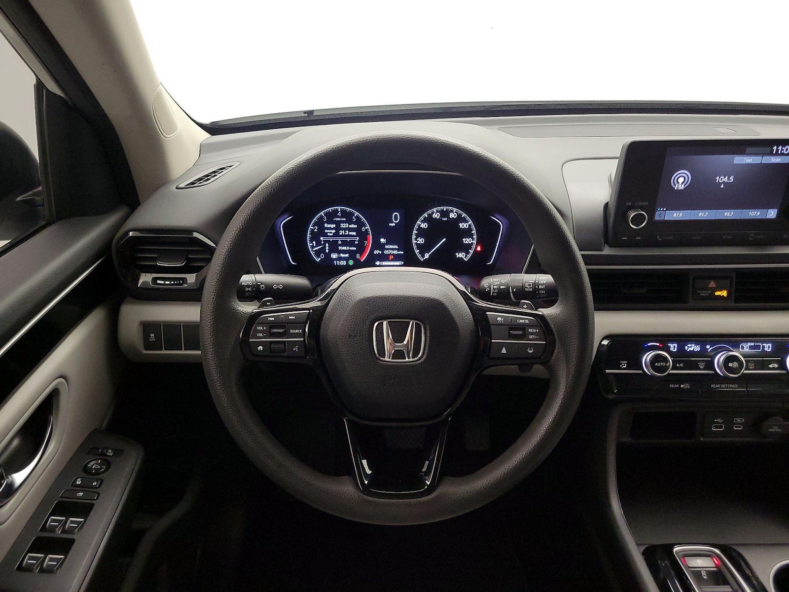 2023 Honda Pilot LX - Photo 11