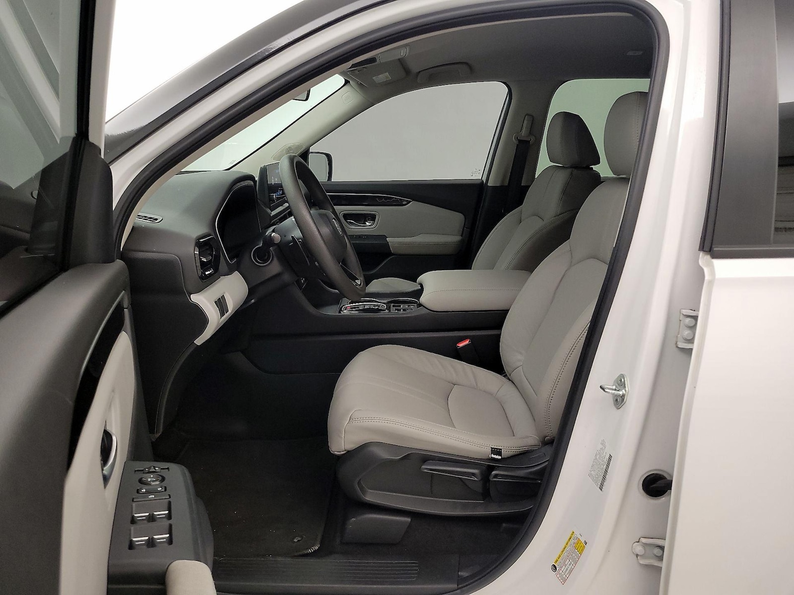 2023 Honda Pilot LX - Photo 12
