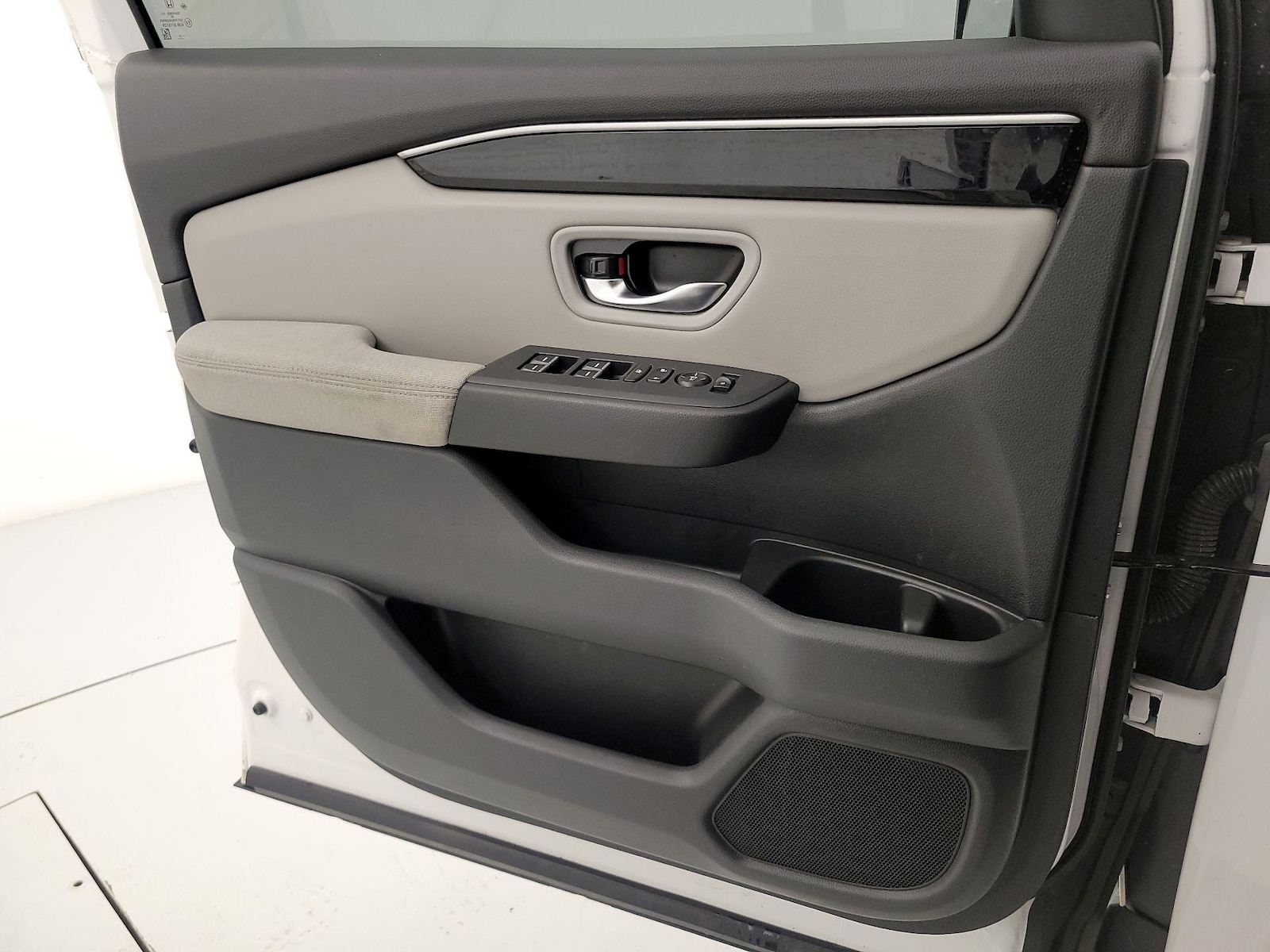 2023 Honda Pilot LX - Photo 13
