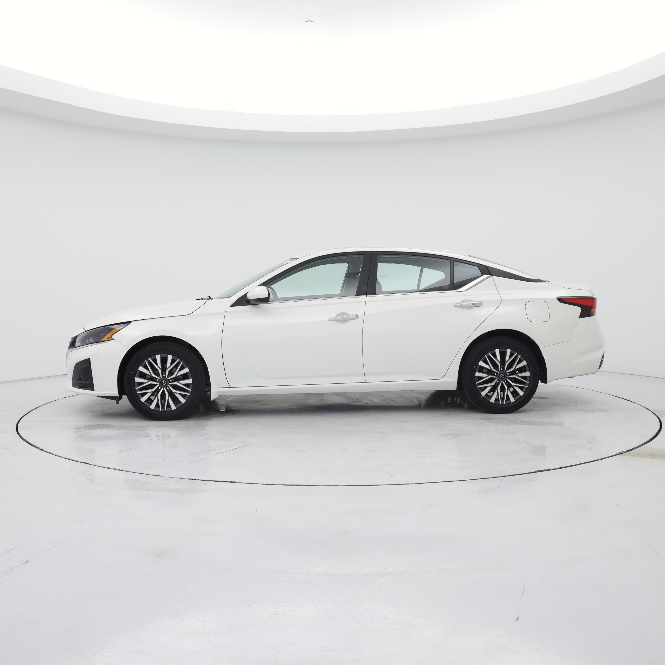 Thumbnail: 2023 Nissan Altima - 3