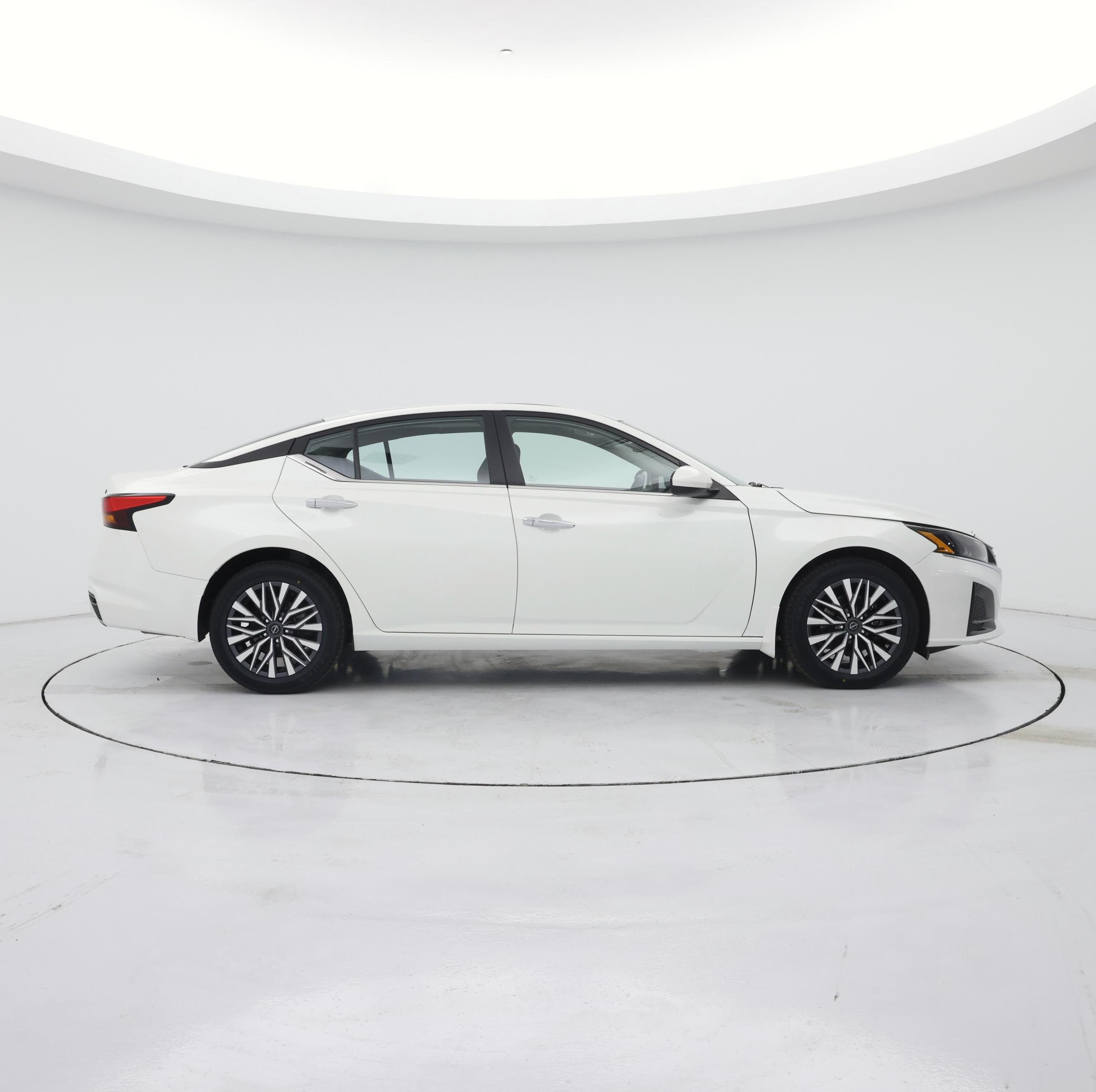 Thumbnail: 2023 Nissan Altima - 7